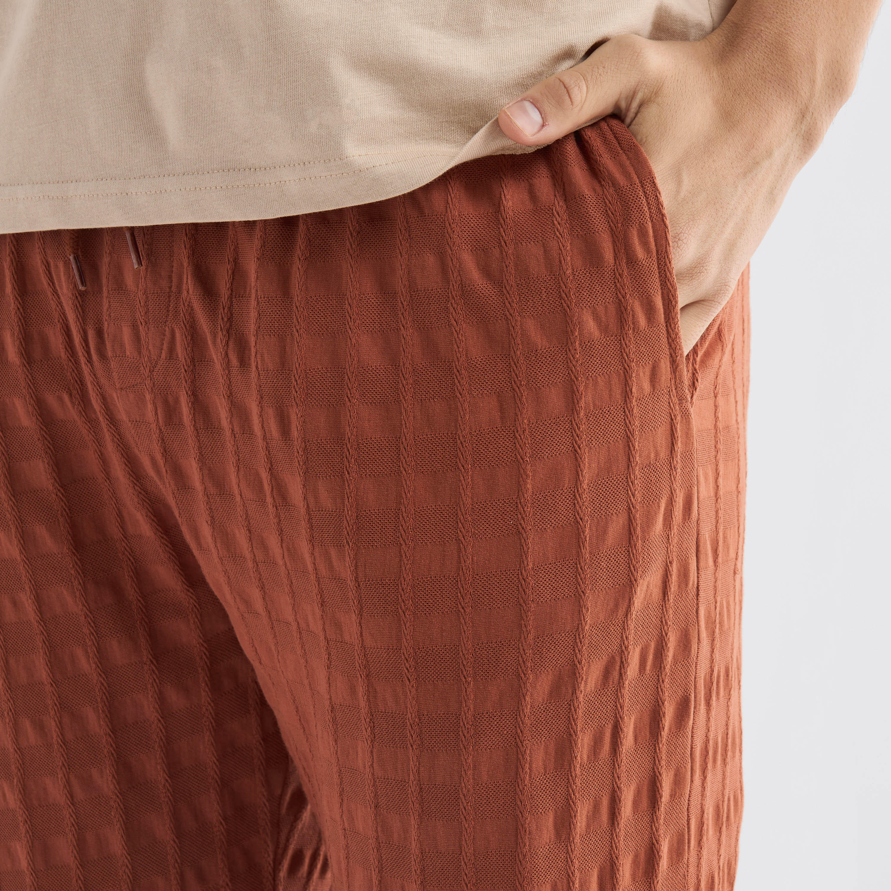 بنطلون بارز الملمس برباط إغلاق وجيوب-men-clothing-bottoms-joggers-image-7