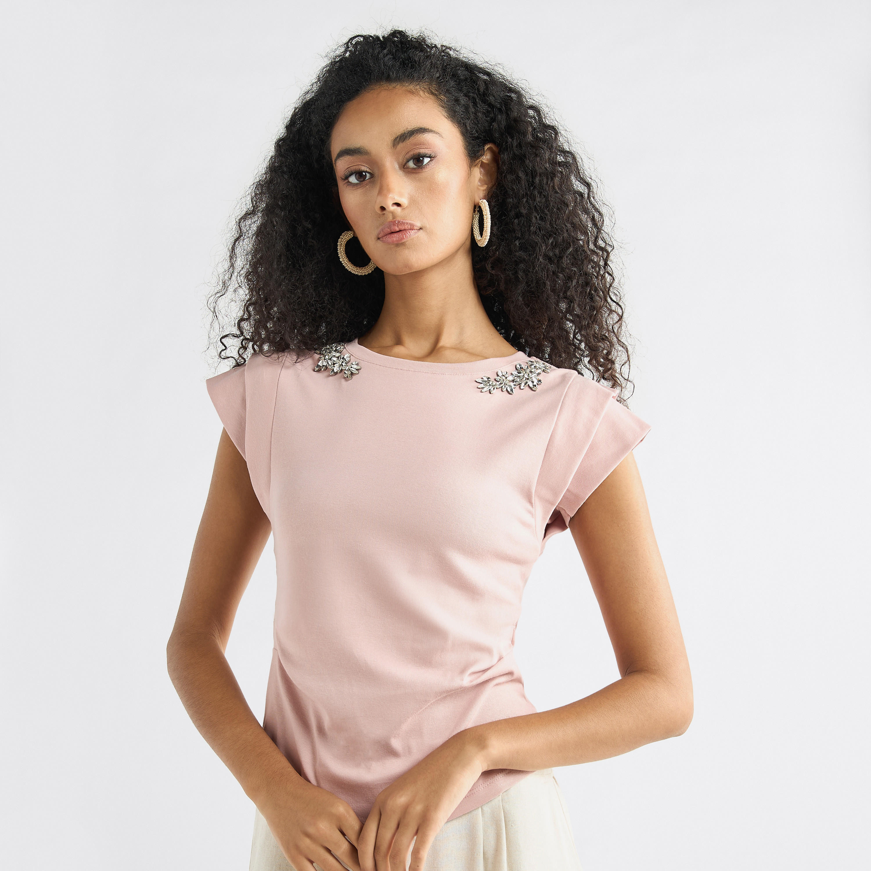 تيشيرت مزيّن بياقة مستديرة وأكمام كاب-women-clothing-tshirts-image-1