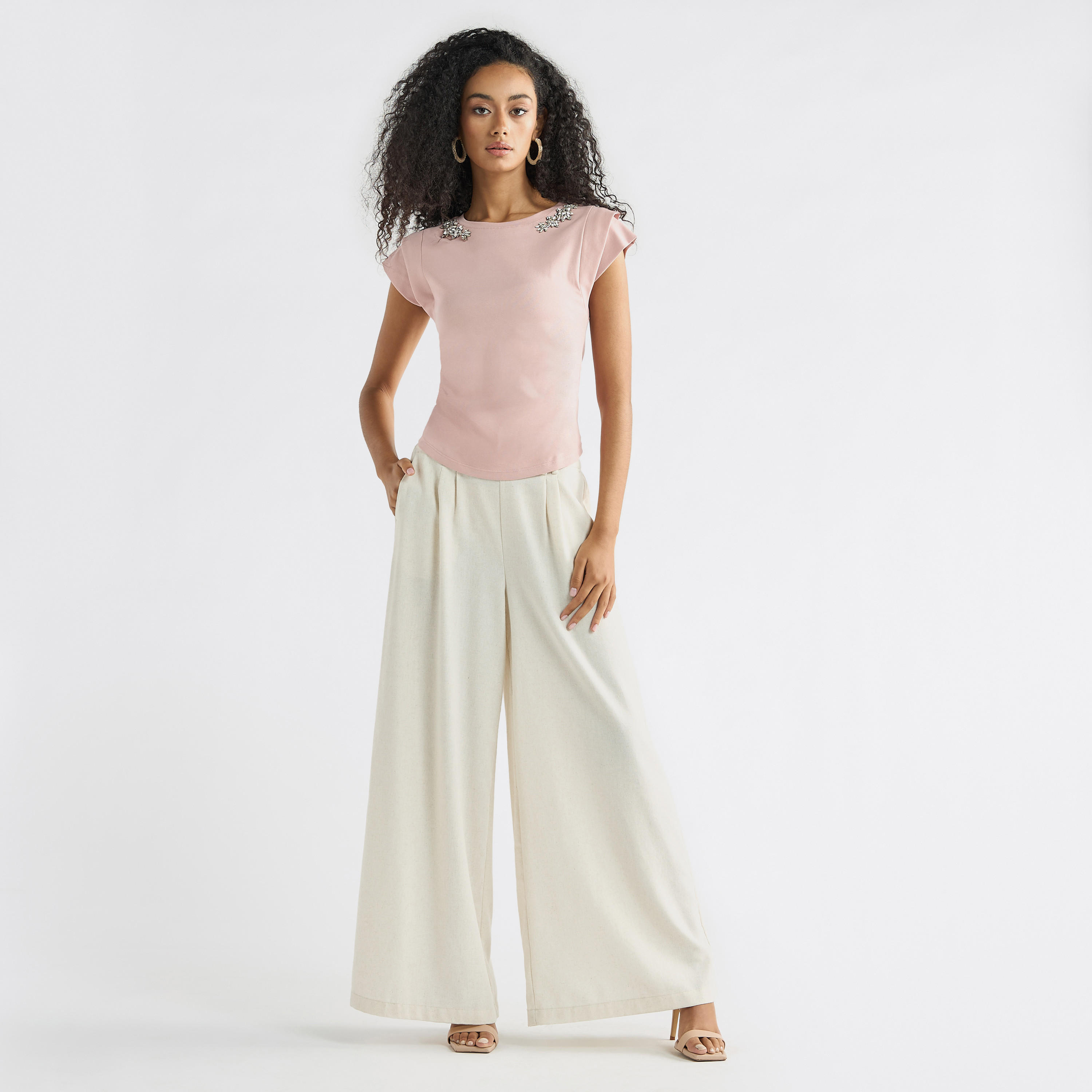 تيشيرت مزيّن بياقة مستديرة وأكمام كاب-women-clothing-tshirts-image-2