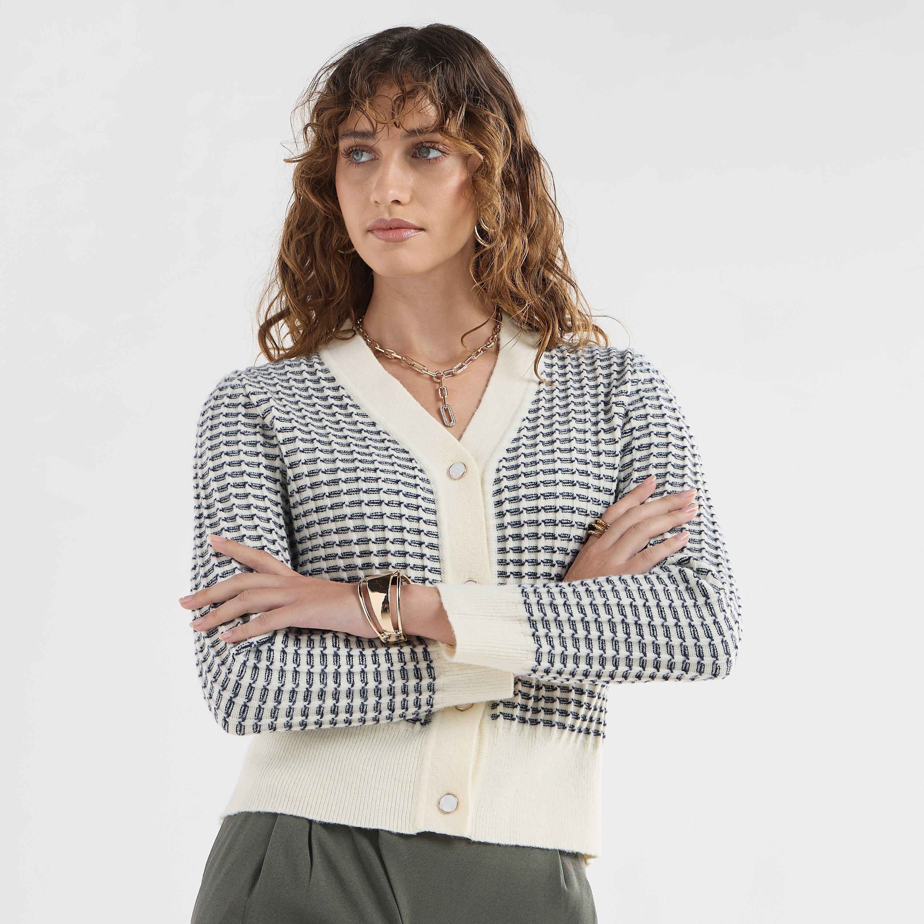 كارديجان بارز الملمس بياقة v وأكمام طويلة وزر إغلاق-women-winterwear-cardigansandjumpers-cardigans-image-1