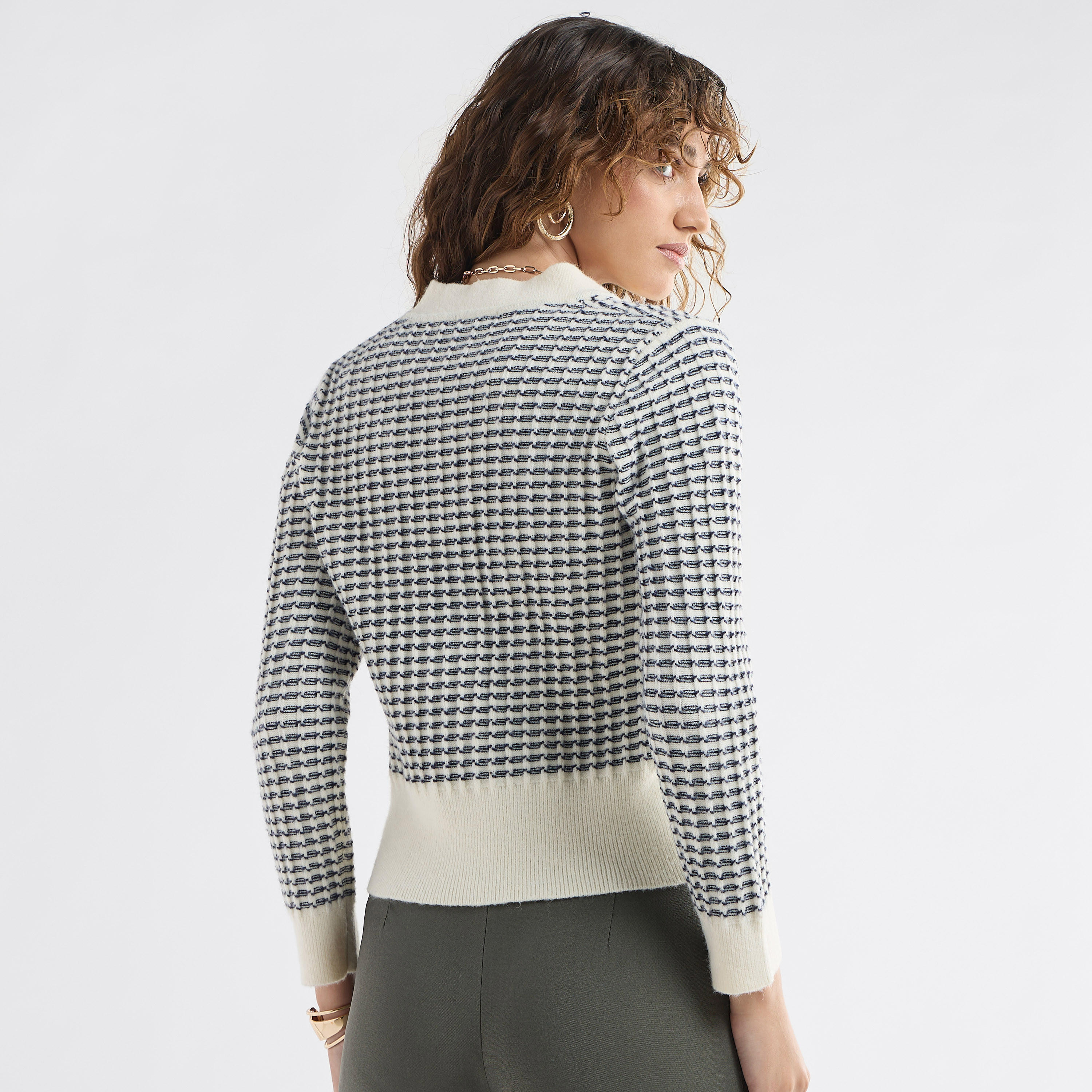 كارديجان بارز الملمس بياقة v وأكمام طويلة وزر إغلاق-women-winterwear-cardigansandjumpers-cardigans-image-3