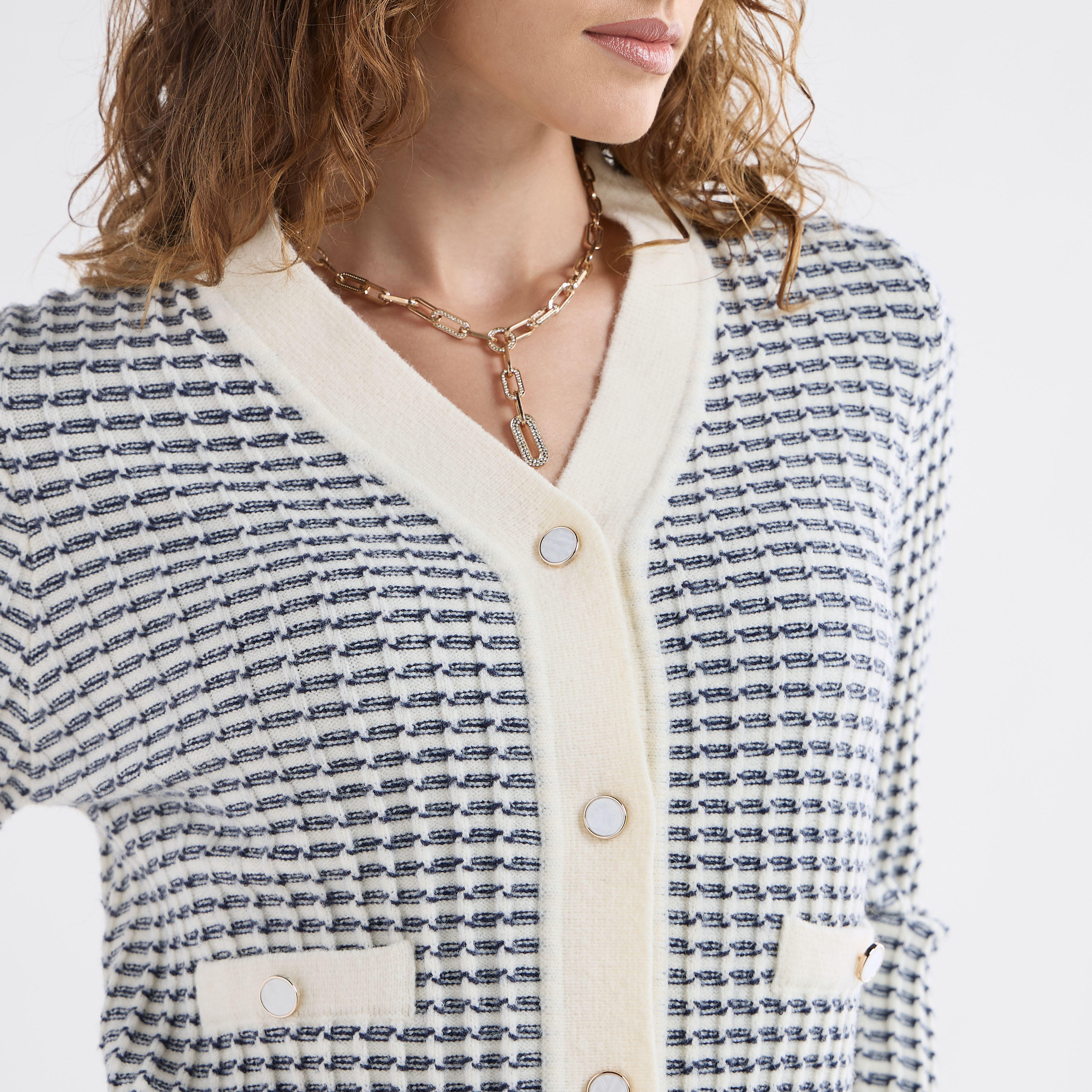 كارديجان بارز الملمس بياقة v وأكمام طويلة وزر إغلاق-women-winterwear-cardigansandjumpers-cardigans-image-4