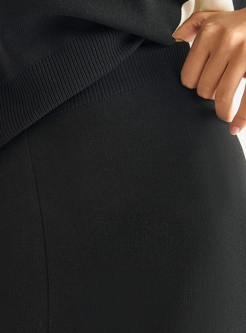 بنطلون سادة واسع الساقين بخصر مطاطي مضلع-women-clothing-bottoms-trousers-image-1
