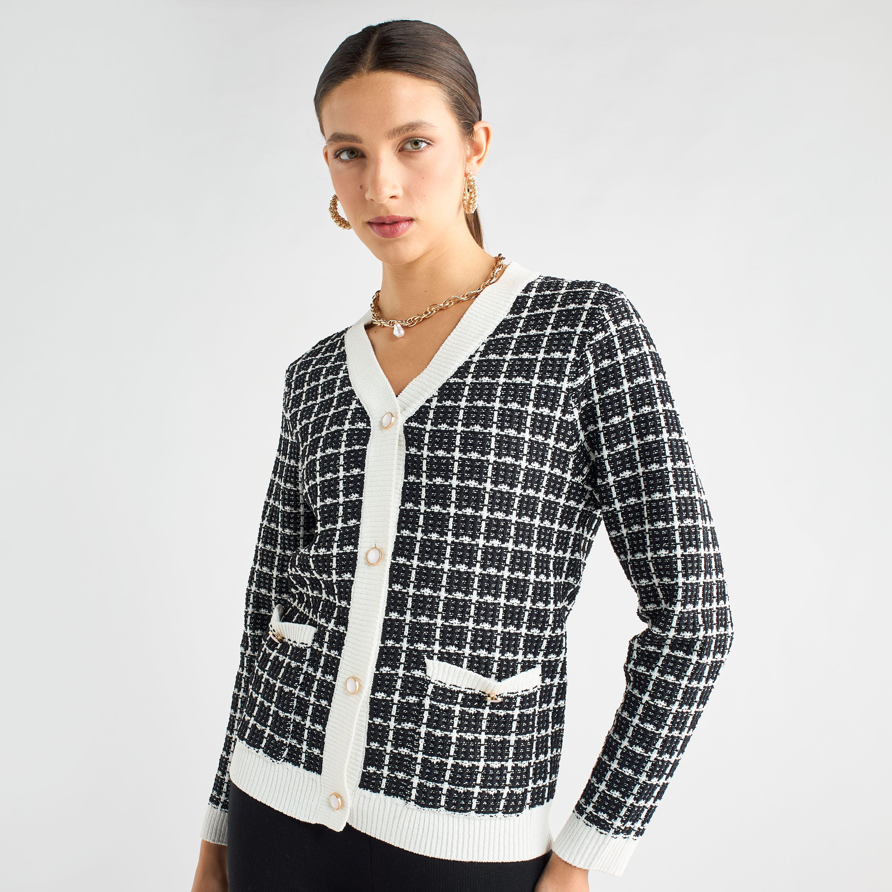 كارديجان كاروهات بياقة V وأزرار إغلاق وجيوب-women-winterwear-cardigansandjumpers-cardigans-image-4