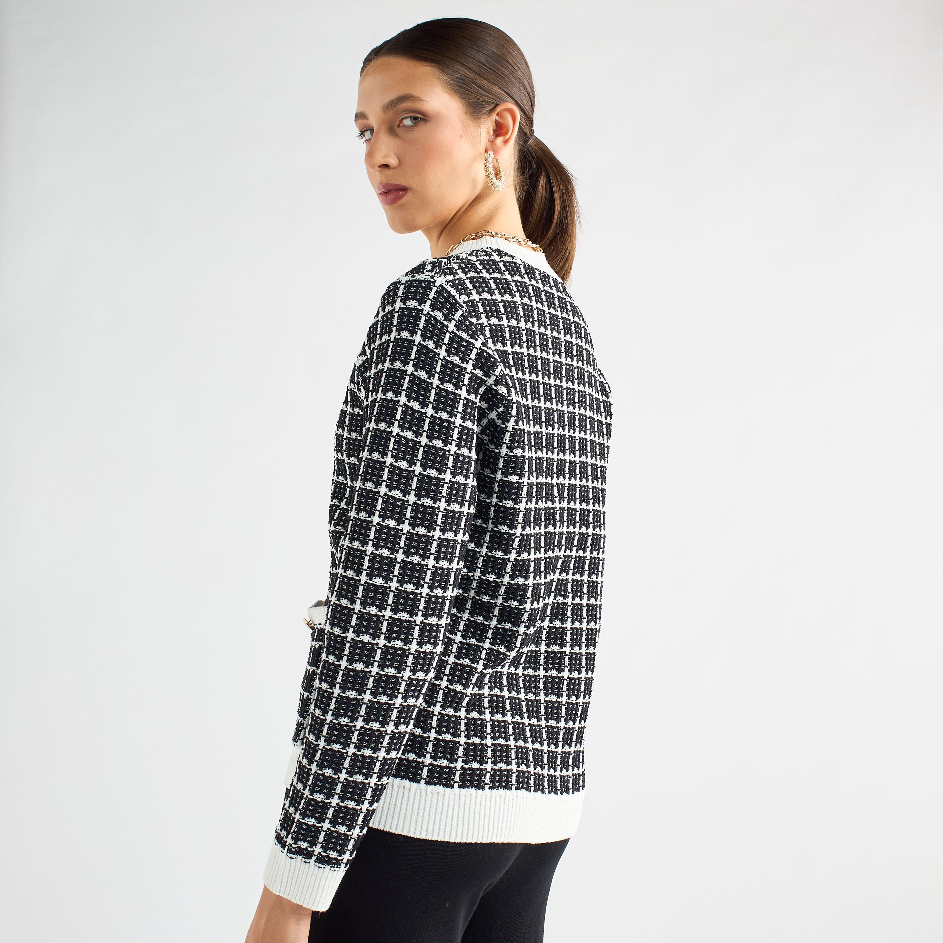 كارديجان كاروهات بياقة V وأزرار إغلاق وجيوب-women-winterwear-cardigansandjumpers-cardigans-image-2