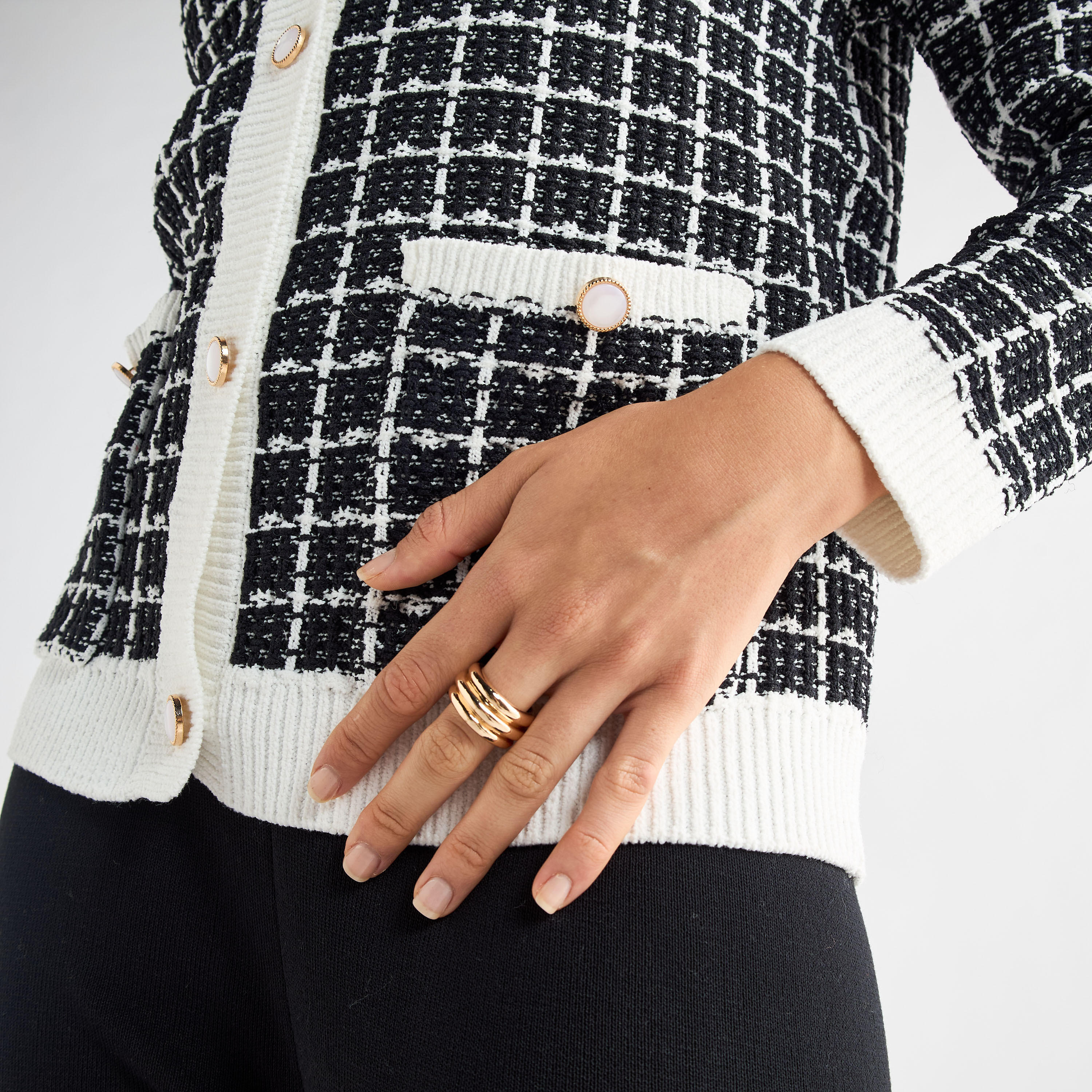 كارديجان كاروهات بياقة V وأزرار إغلاق وجيوب-women-winterwear-cardigansandjumpers-cardigans-image-1