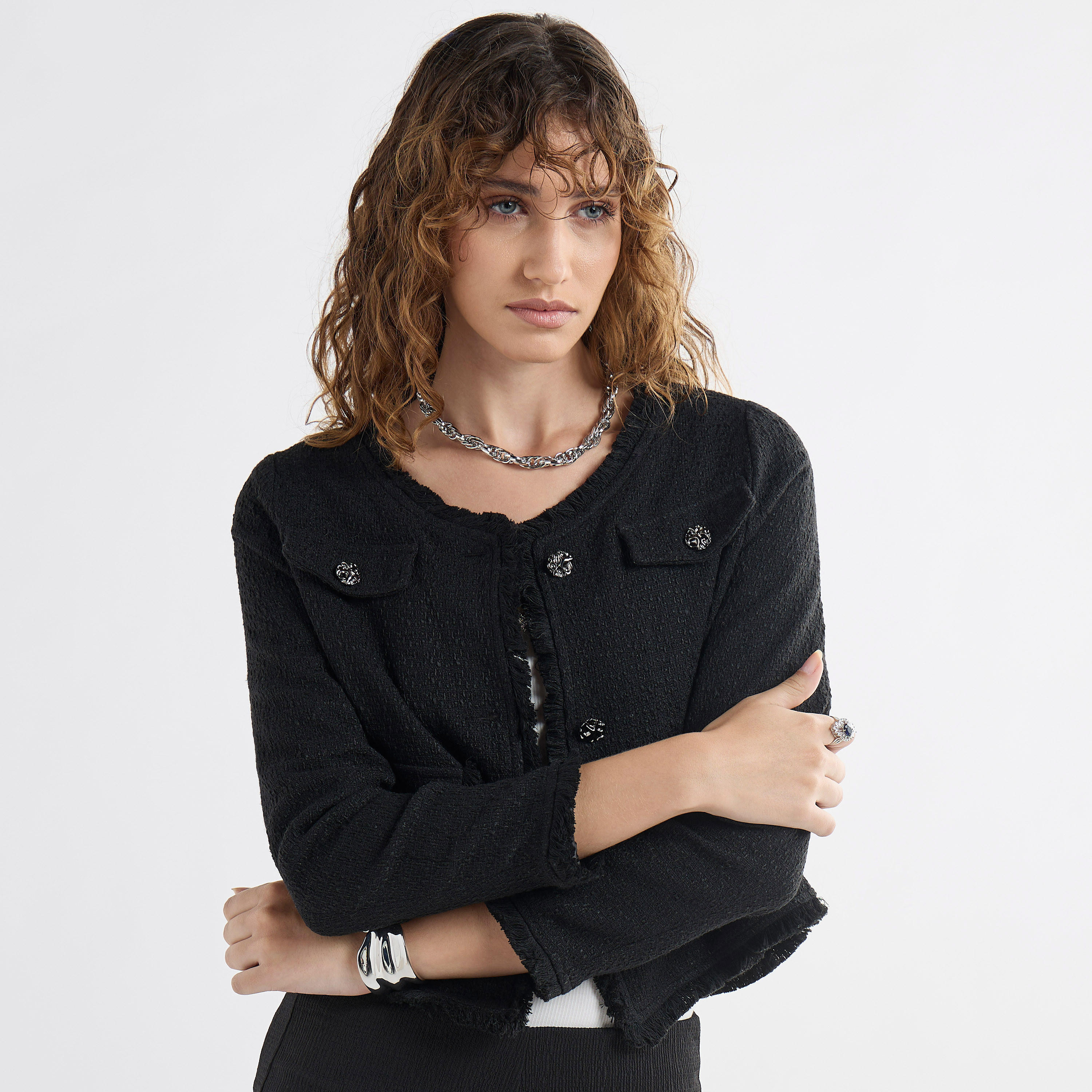 شاكيت بارز الملمس بأكمام طويلة وحافة ممزقة وتزيينات أزرار-women-winterwear-coatsandjackets-jackets-image-1
