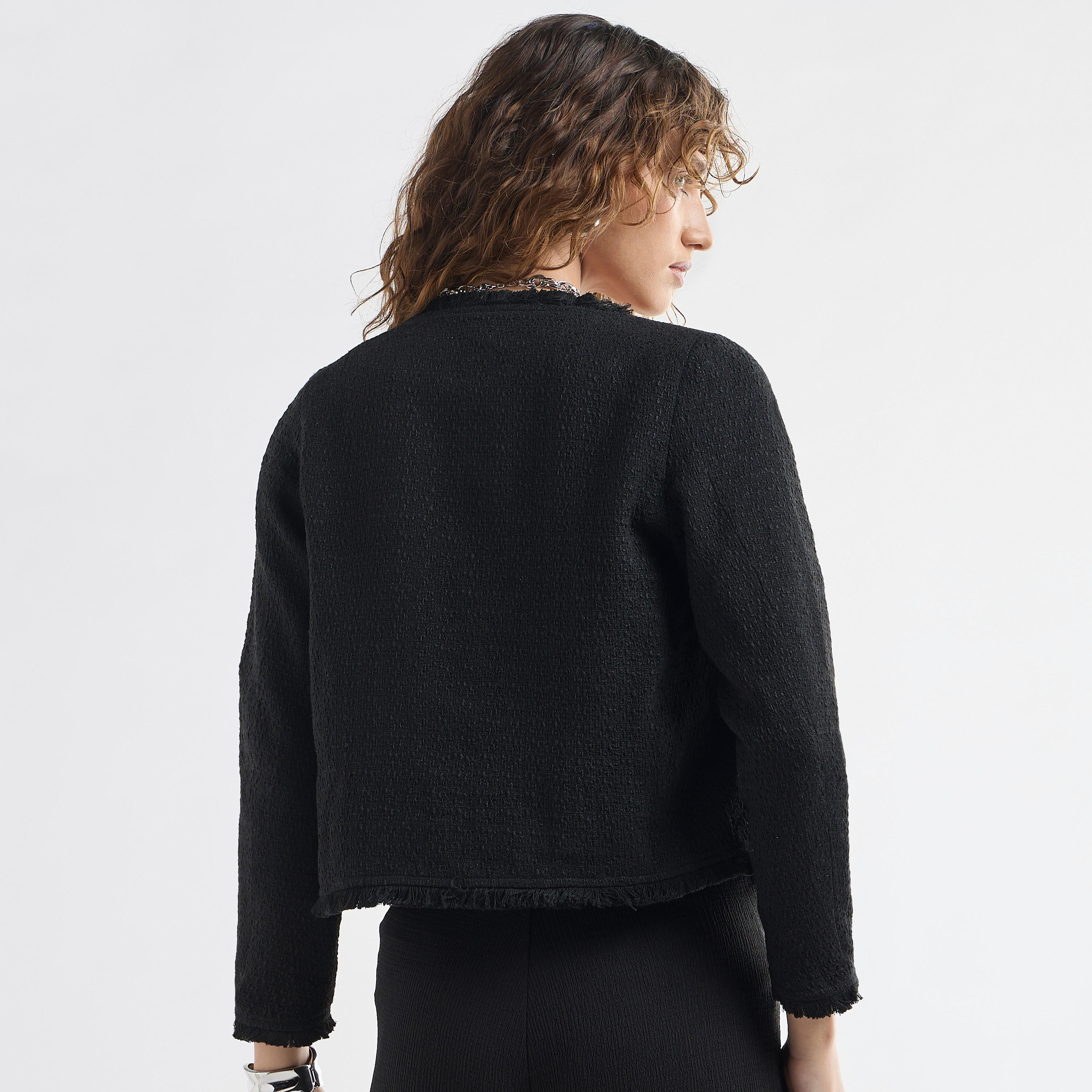 شاكيت بارز الملمس بأكمام طويلة وحافة ممزقة وتزيينات أزرار-women-winterwear-coatsandjackets-jackets-image-3