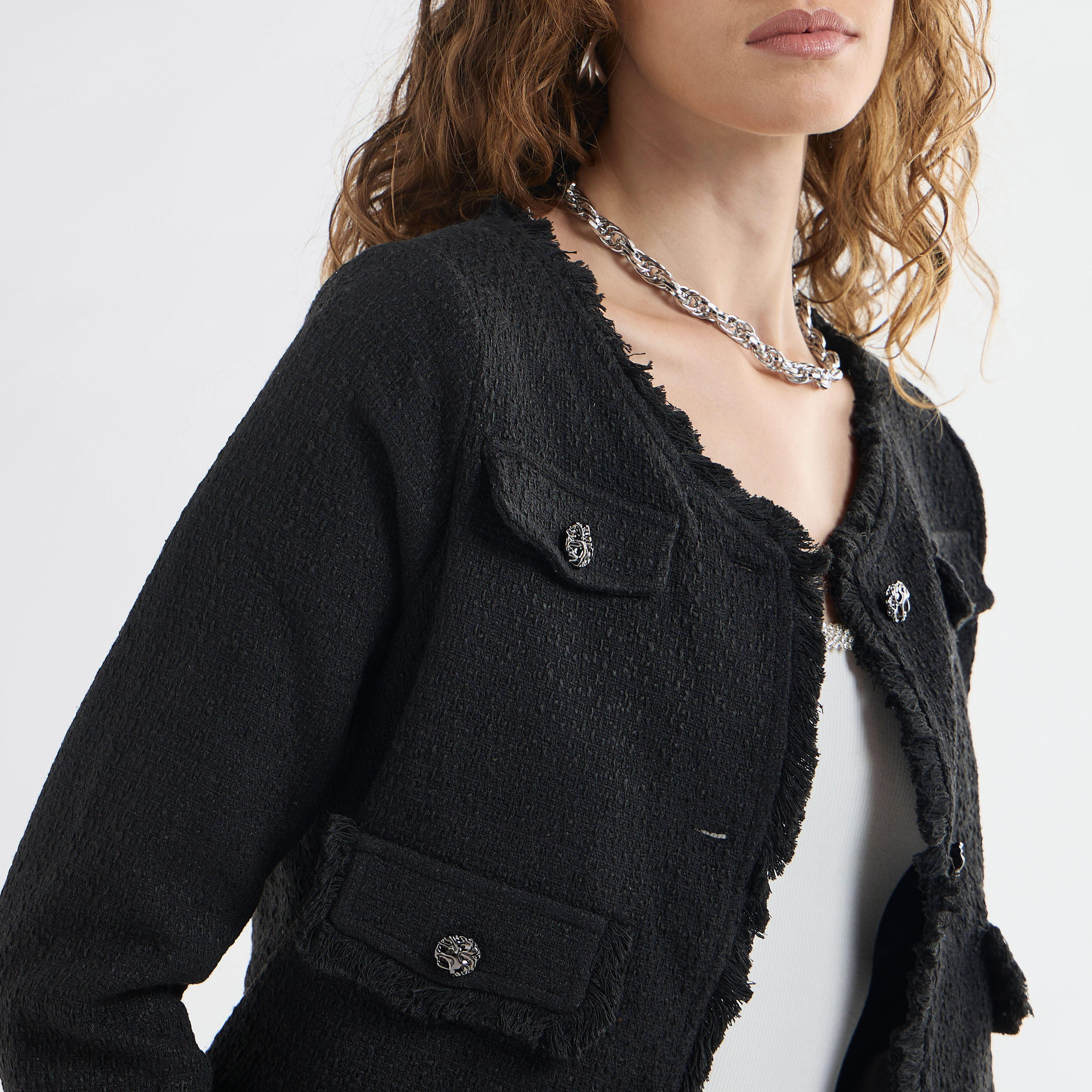 شاكيت بارز الملمس بأكمام طويلة وحافة ممزقة وتزيينات أزرار-women-winterwear-coatsandjackets-jackets-image-4