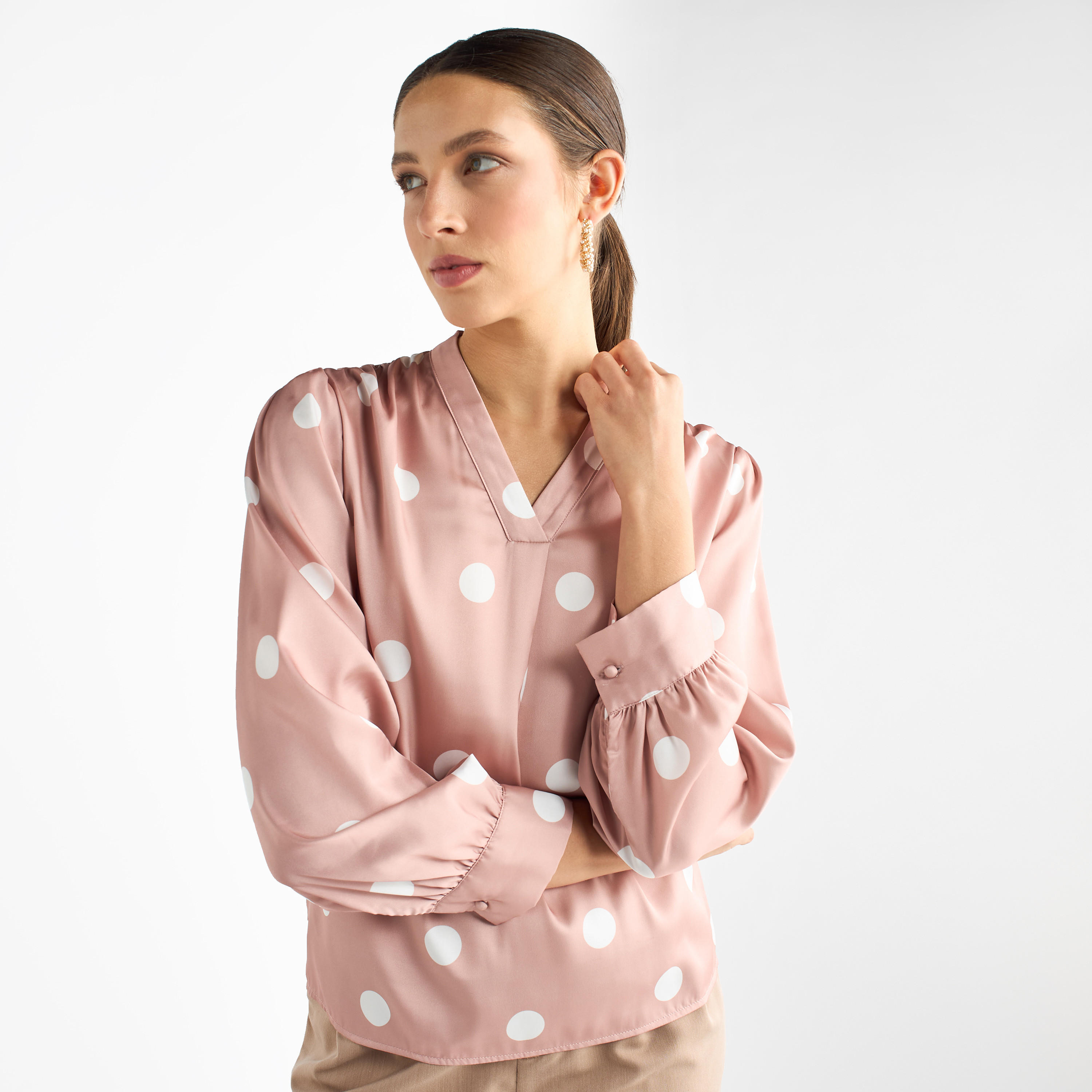 بلوزة بأكمام طويلة وياقة V وطبعات منقطة-women-clothing-shirtsandblouses-blouses-image-1