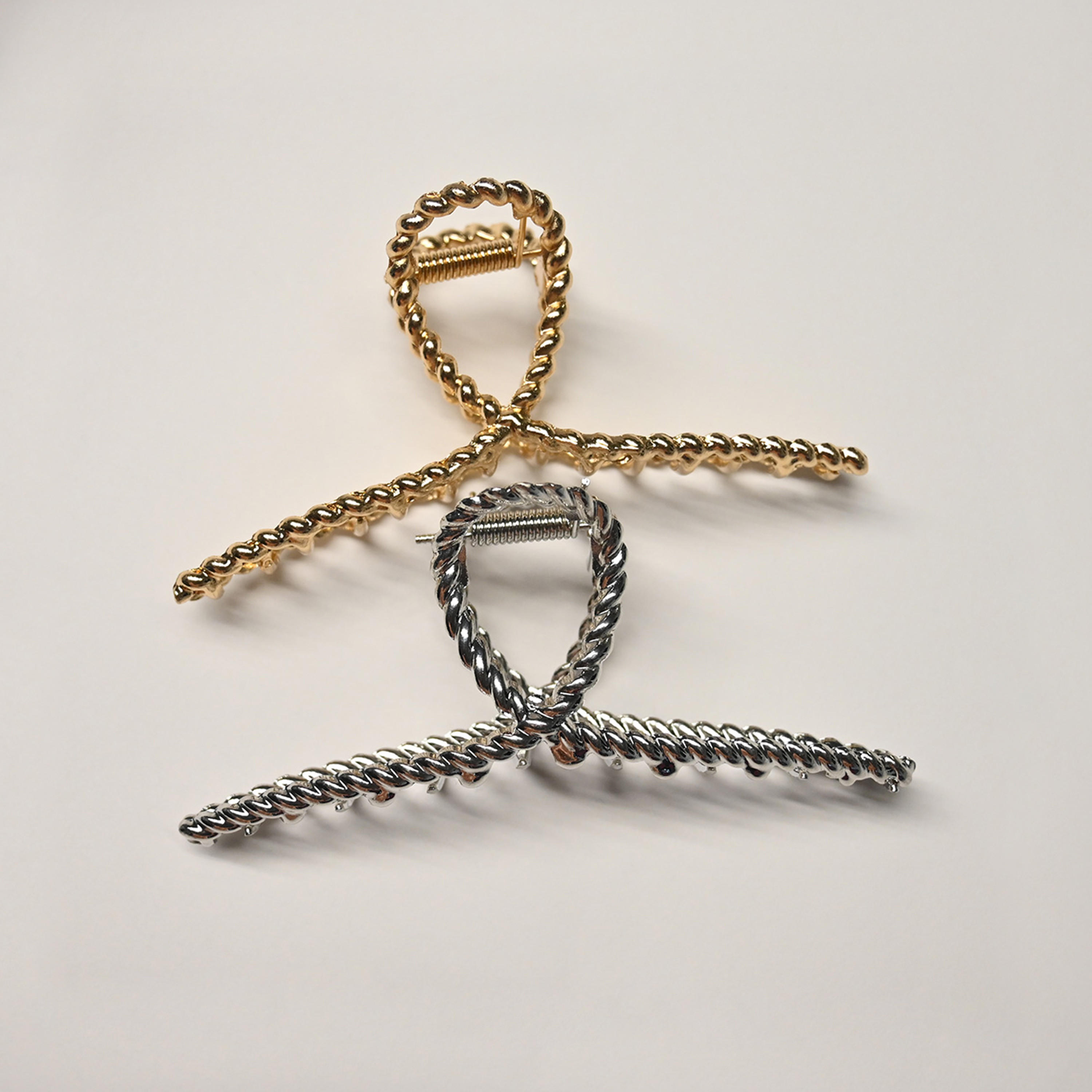 مشابك شعر ميتاليك - طقم من قطعتين-women-hairaccessories-image-1