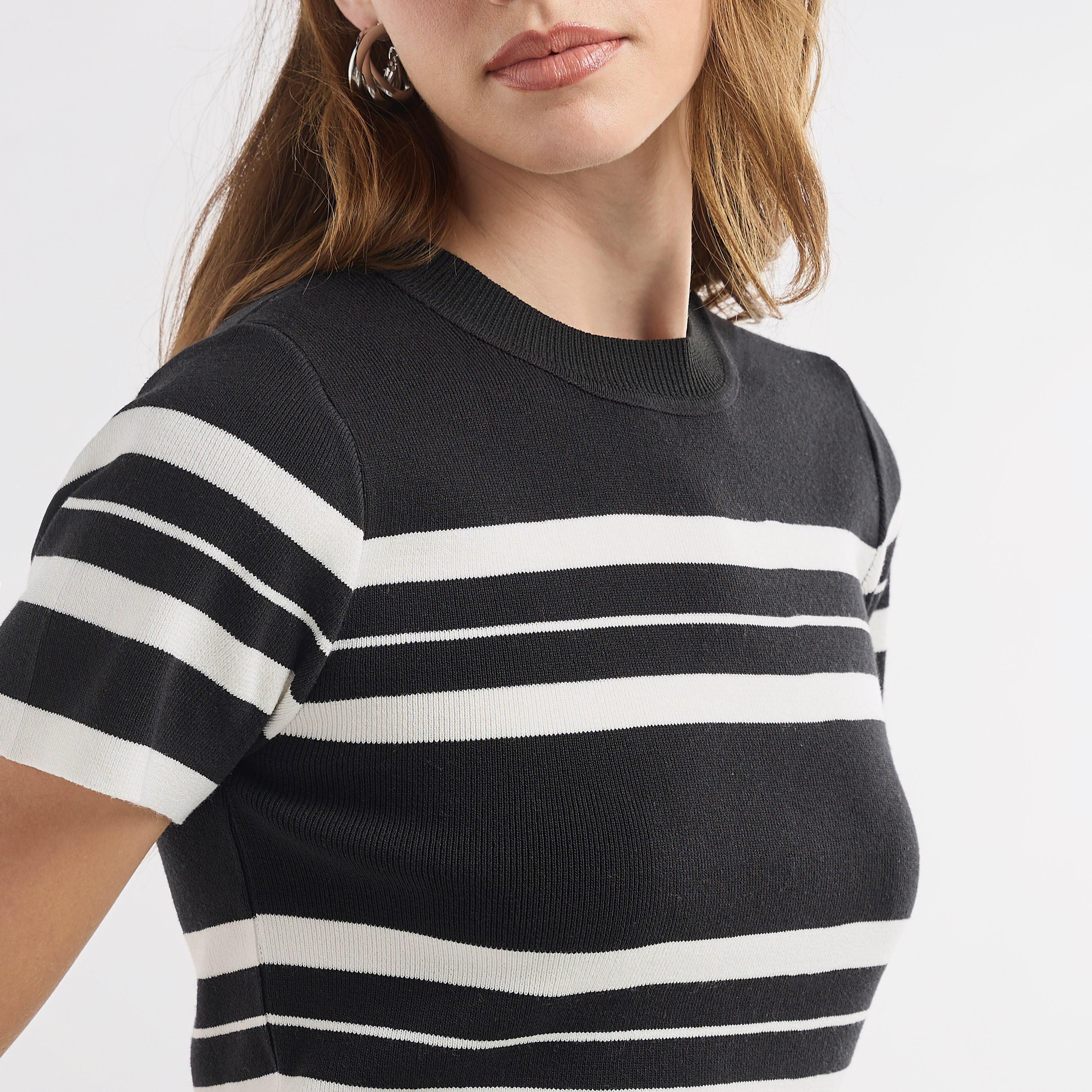 تيشيرت مخطط بياقة ضيقة وأكمام قصيرة-women-clothing-tshirts-image-8