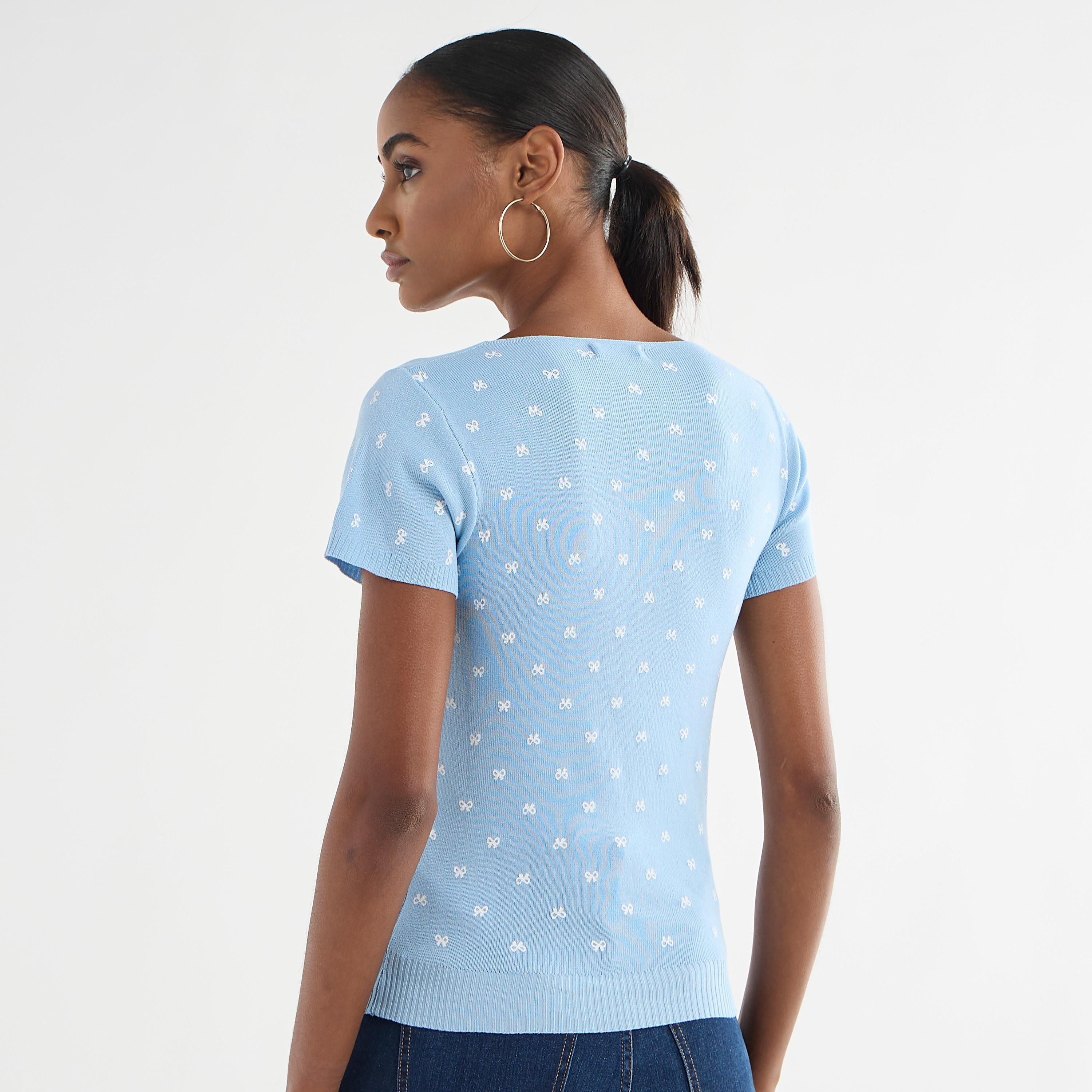 تيشيرت بارز الملمس بأكمام قصيرة وياقة مربعة-women-clothing-tshirts-image-11