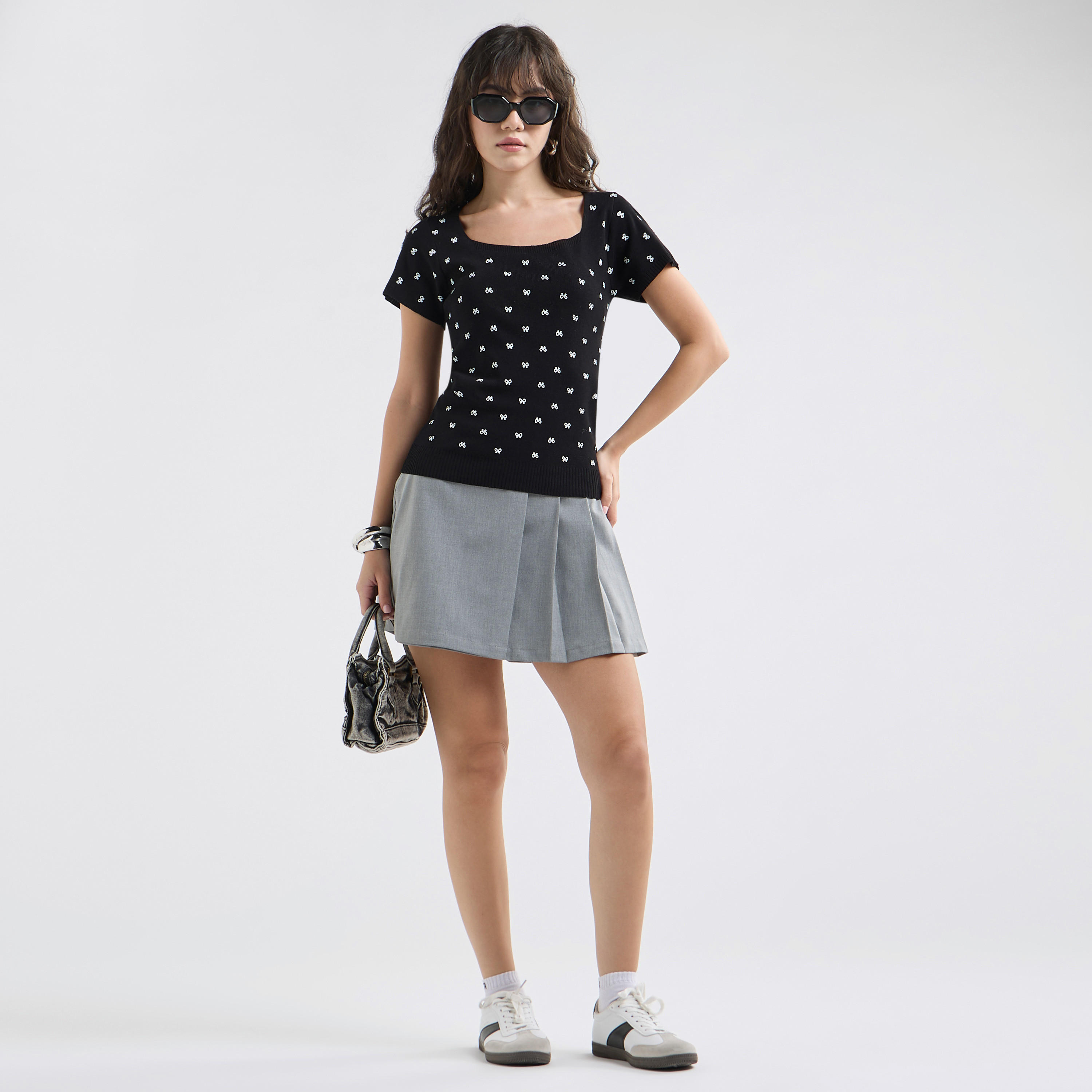 تيشيرت بارز الملمس بأكمام قصيرة وياقة مربعة-women-clothing-tshirts-image-14