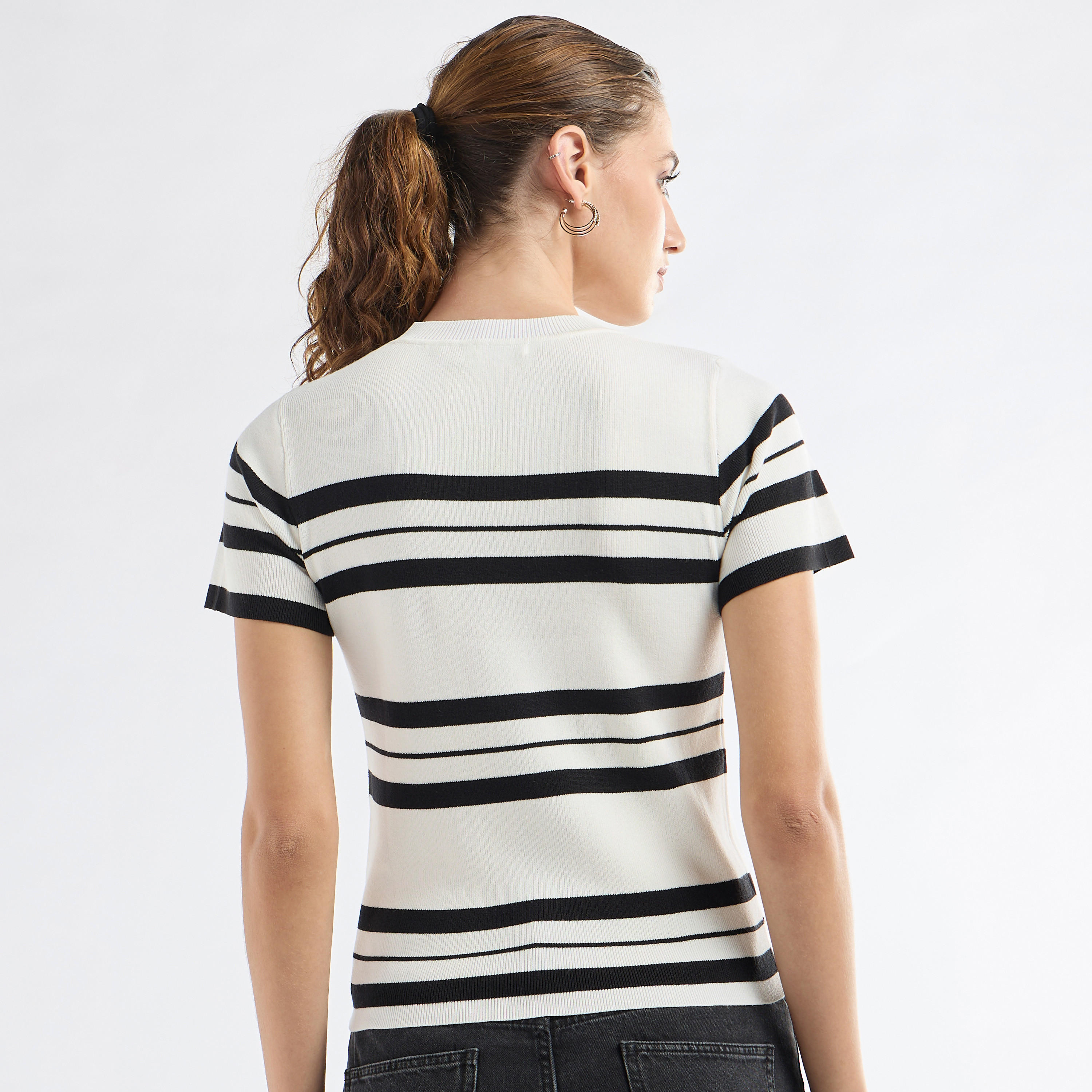 تيشيرت مخطط بياقة ضيقة وأكمام قصيرة-women-clothing-tshirts-image-3