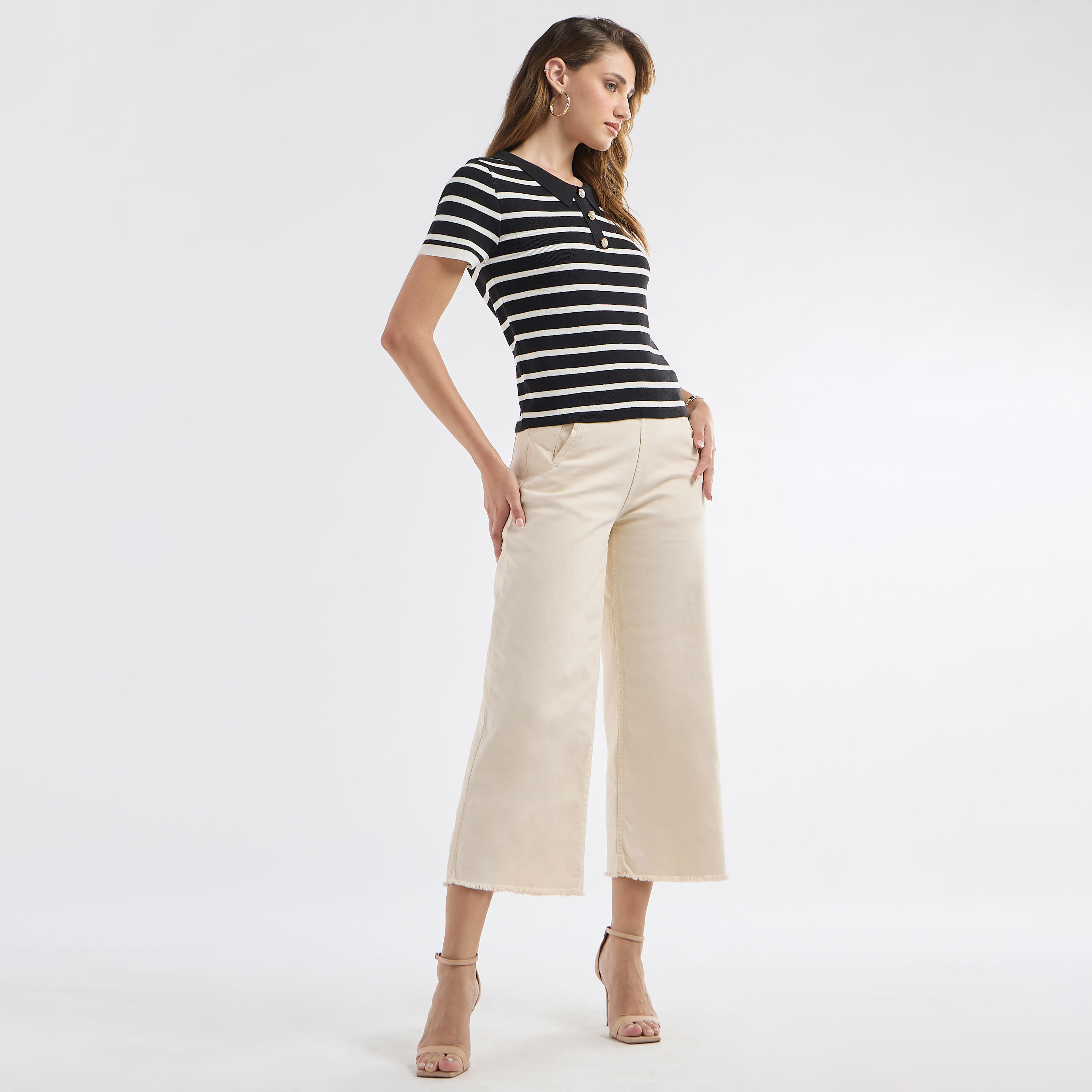 بلوزة مخططة بياقة عادية وأكمام قصيرة-women-clothing-tshirts-image-2