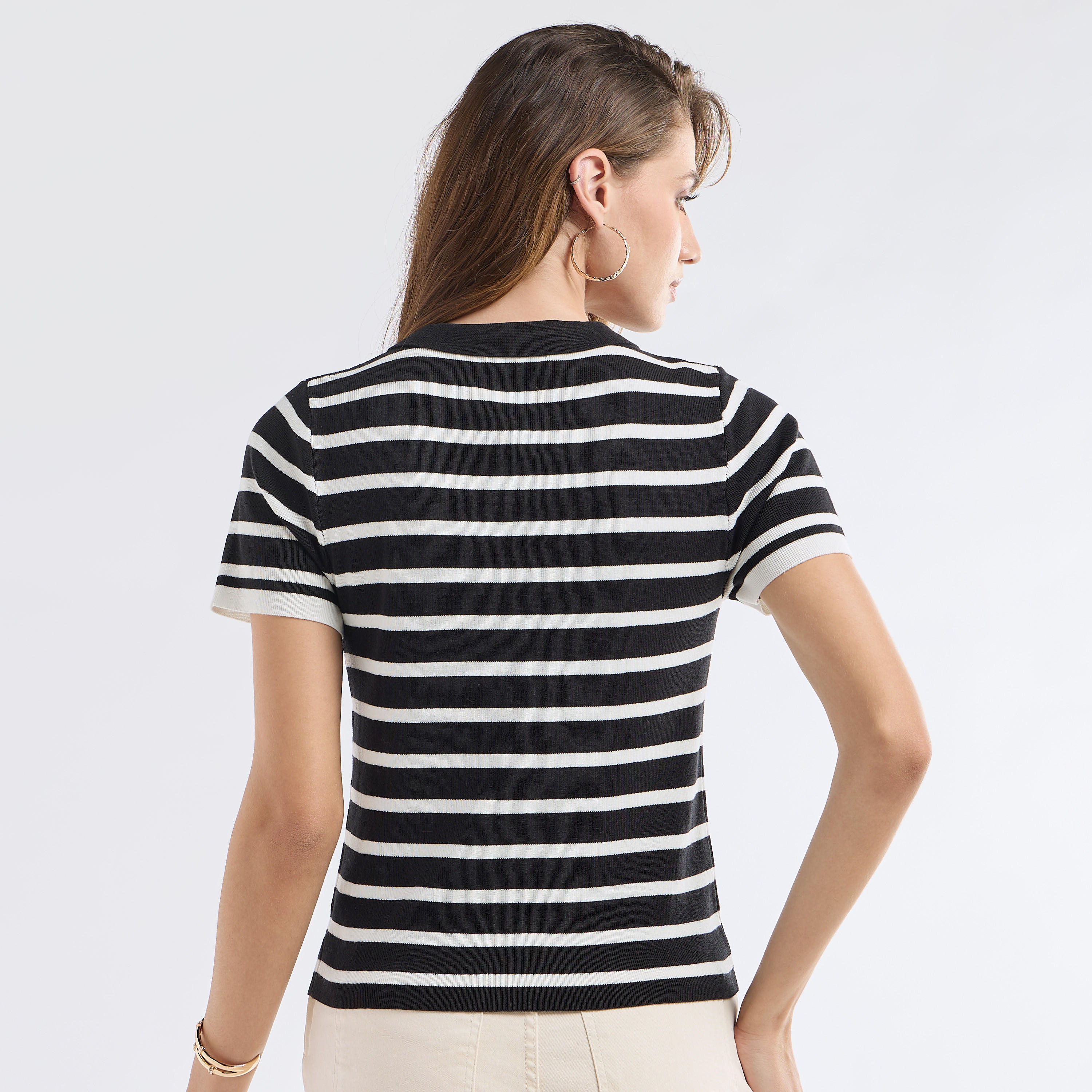 بلوزة مخططة بياقة عادية وأكمام قصيرة-women-clothing-tshirts-image-3