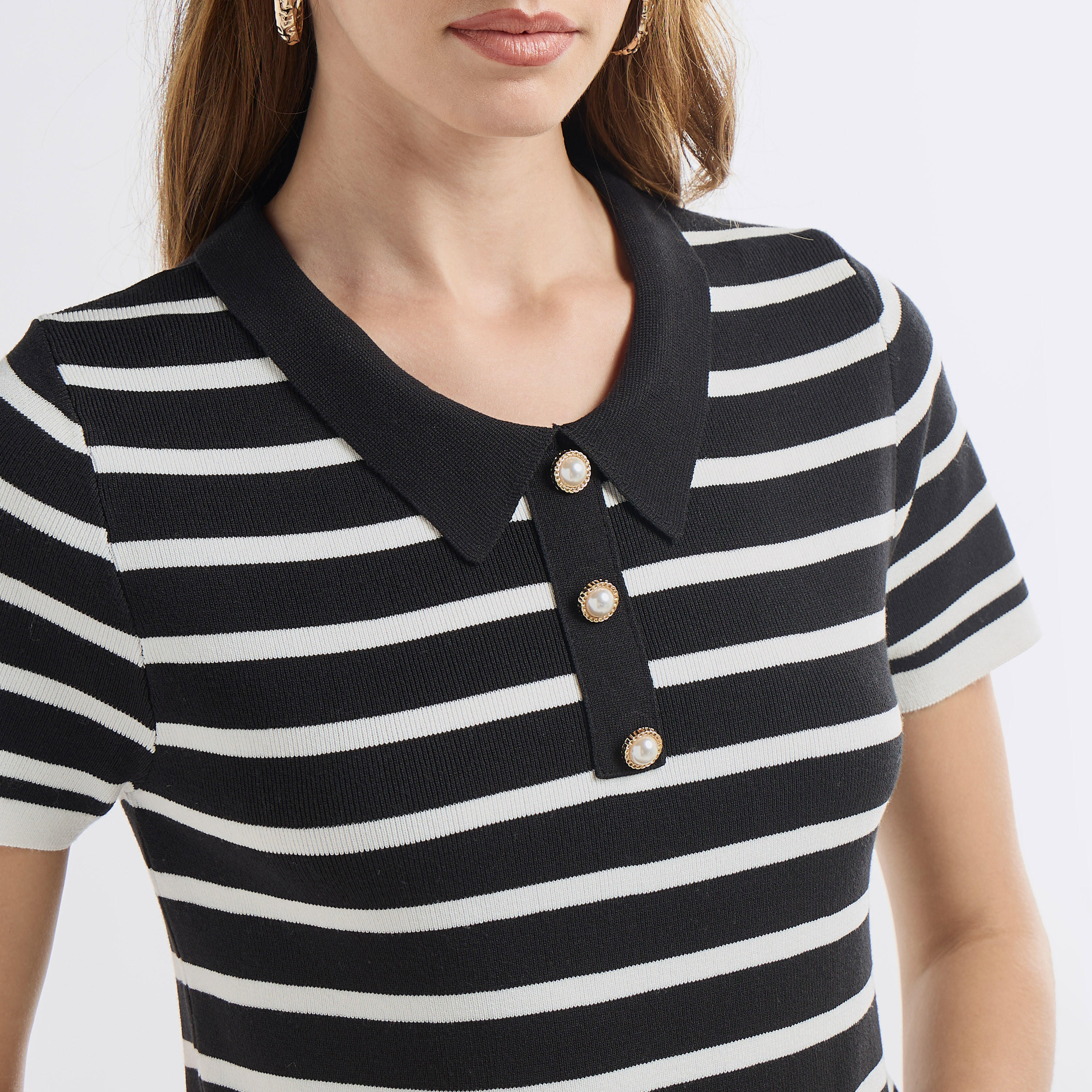 بلوزة مخططة بياقة عادية وأكمام قصيرة-women-clothing-tshirts-image-4