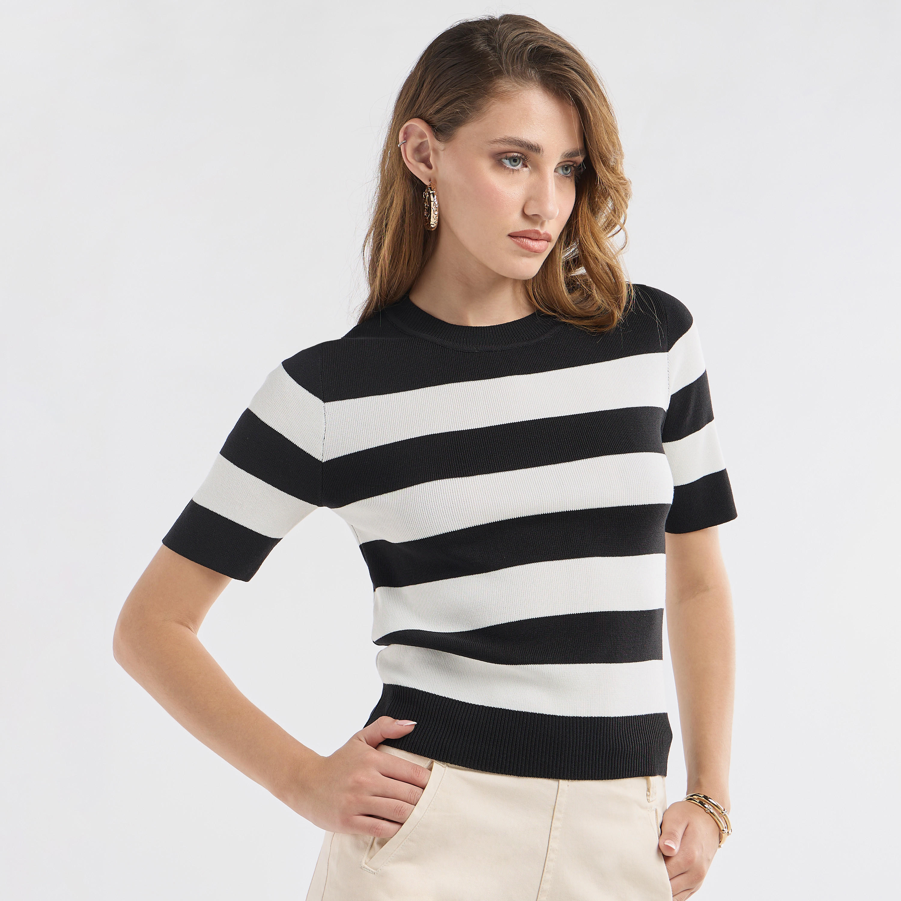 تيشيرت مقلم بياقة مستديرة وأكمام قصيرة-women-clothing-tshirts-image-1