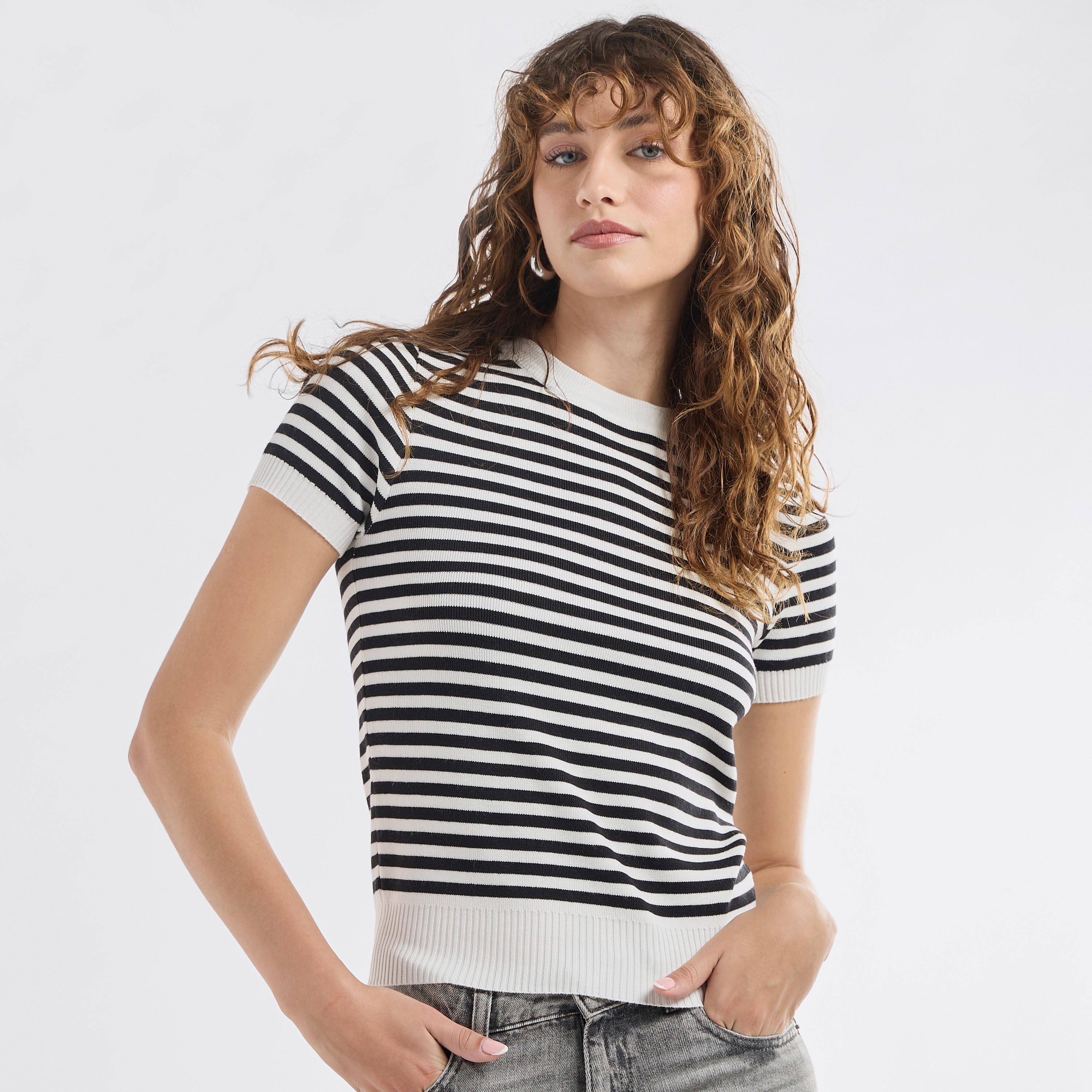 تيشيرت مخطط بياقة ضيقة وأكمام قصيرة-women-clothing-tshirts-image-4