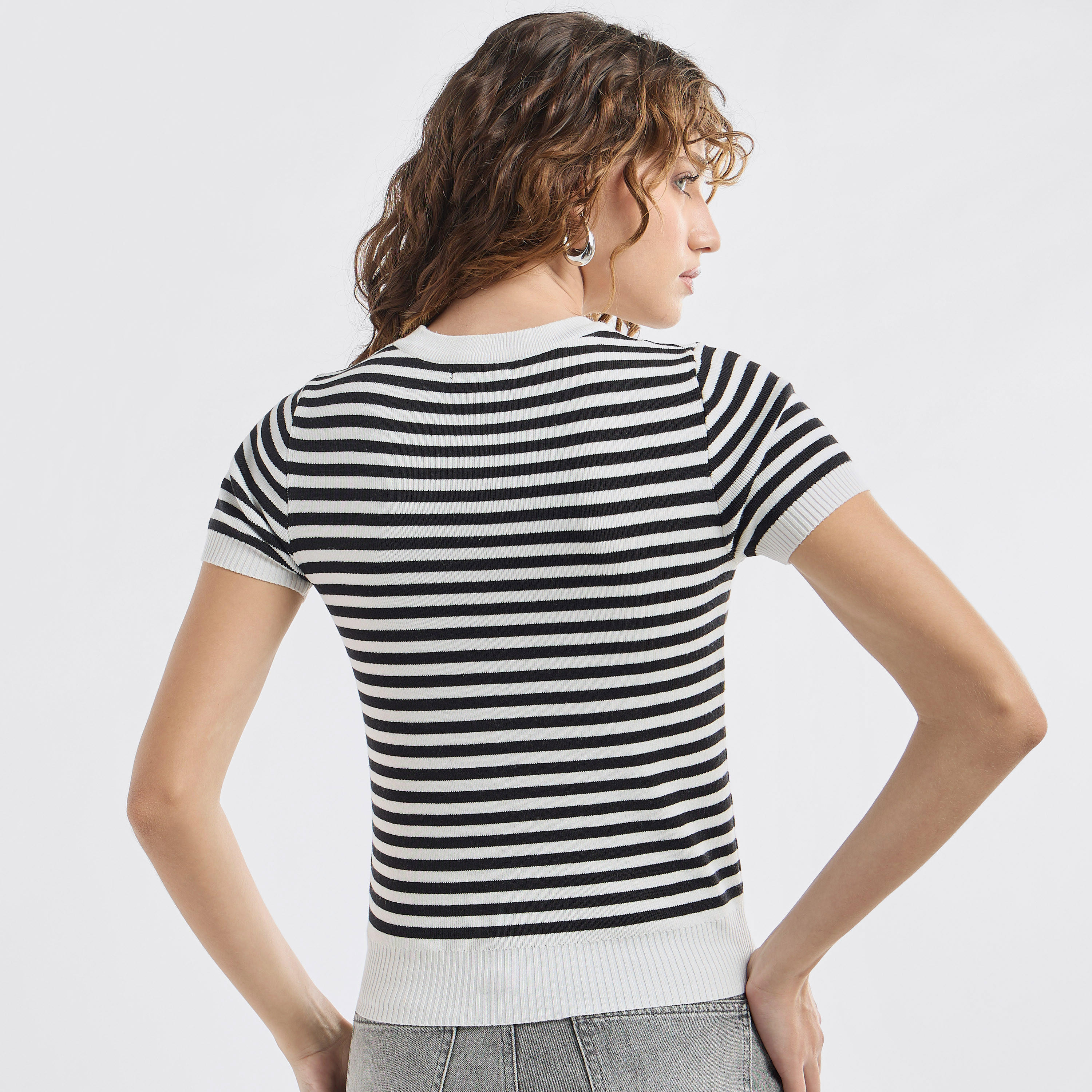 تيشيرت مخطط بياقة ضيقة وأكمام قصيرة-women-clothing-tshirts-image-2