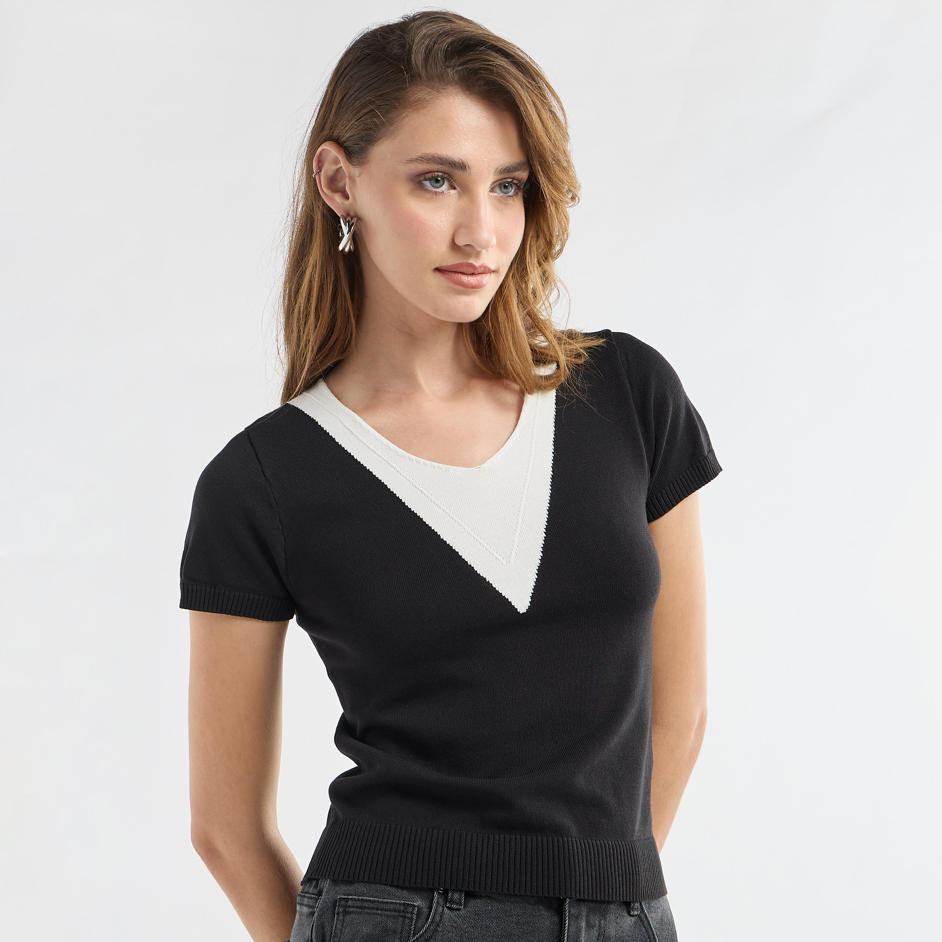 بلوزة بارزة الملمس بأكمام قصيرة وياقة V-women-clothing-cardigansandjumpers-jumpers-image-1