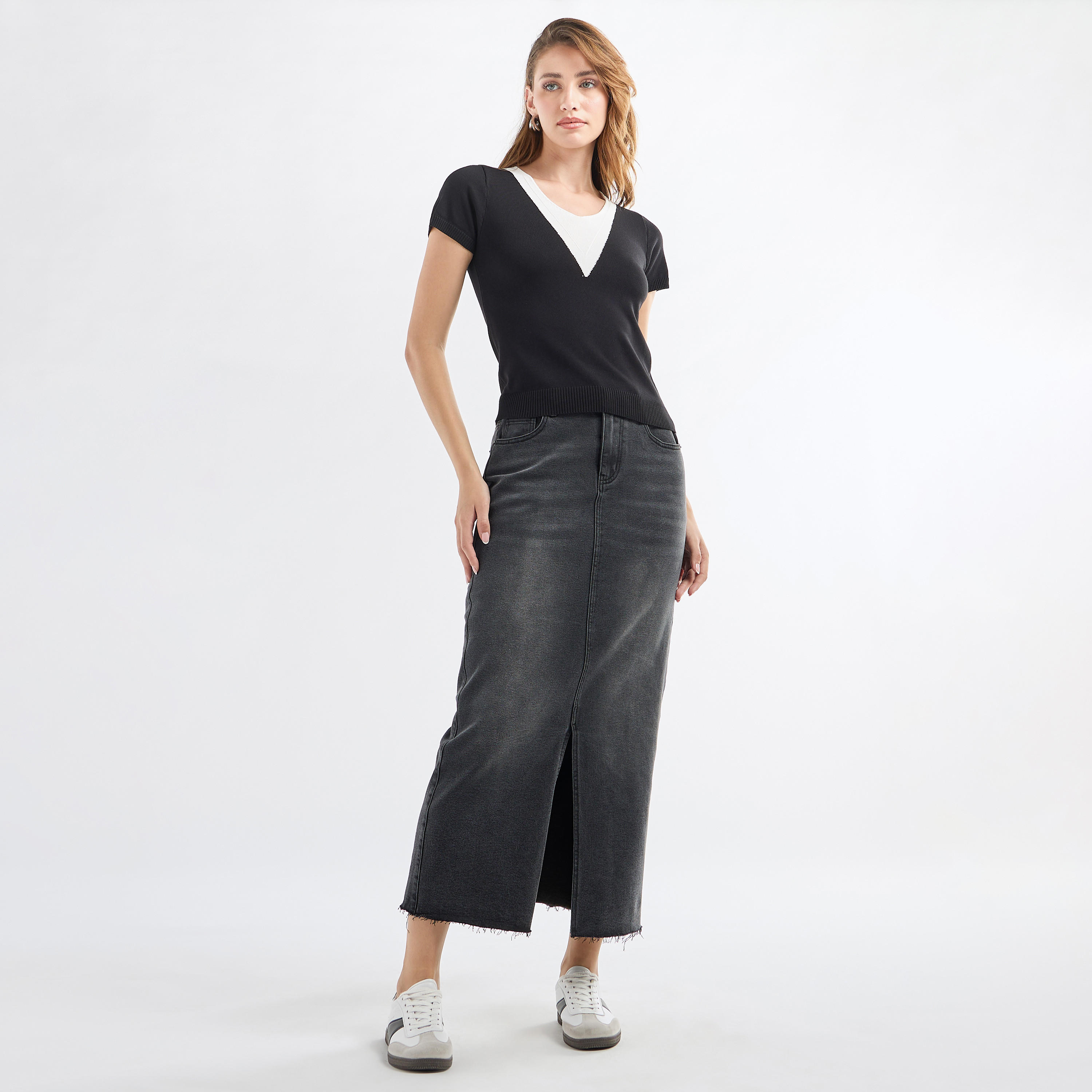 بلوزة بارزة الملمس بأكمام قصيرة وياقة V-women-clothing-cardigansandjumpers-jumpers-image-2