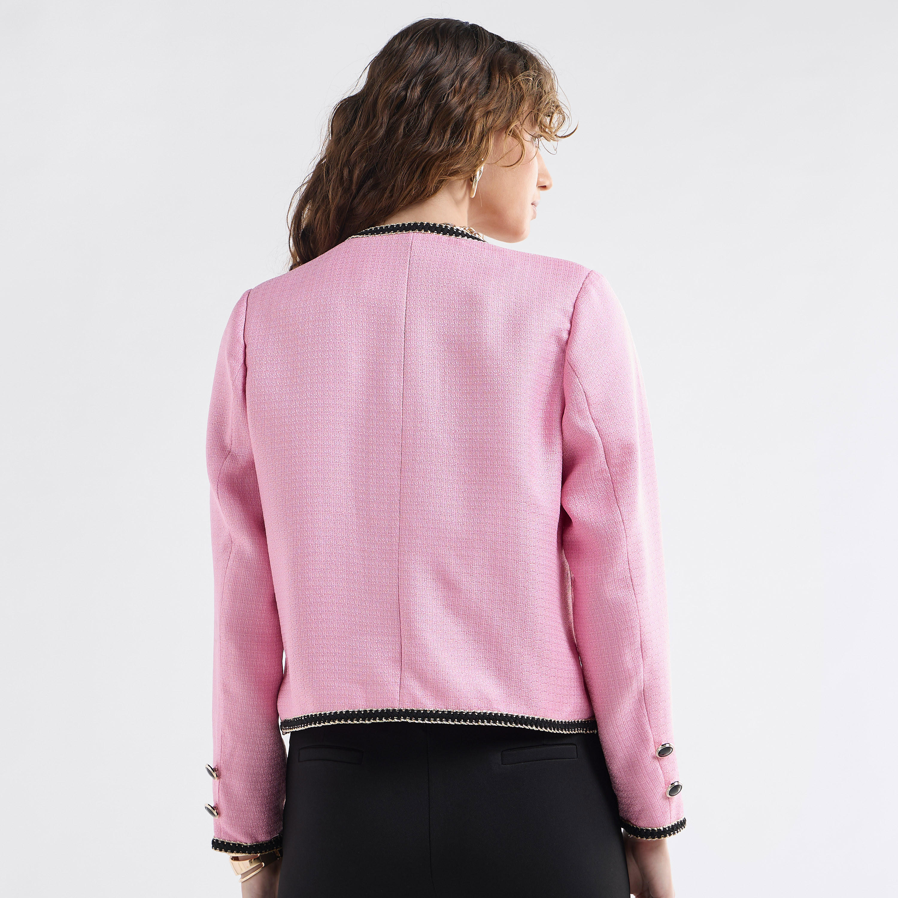 بليزر بارز الملمس بتفاصيل دانتيل وأكمام طويلة وتزيينات أزرار-women-clothing-coatsandjackets-blazers-image-3