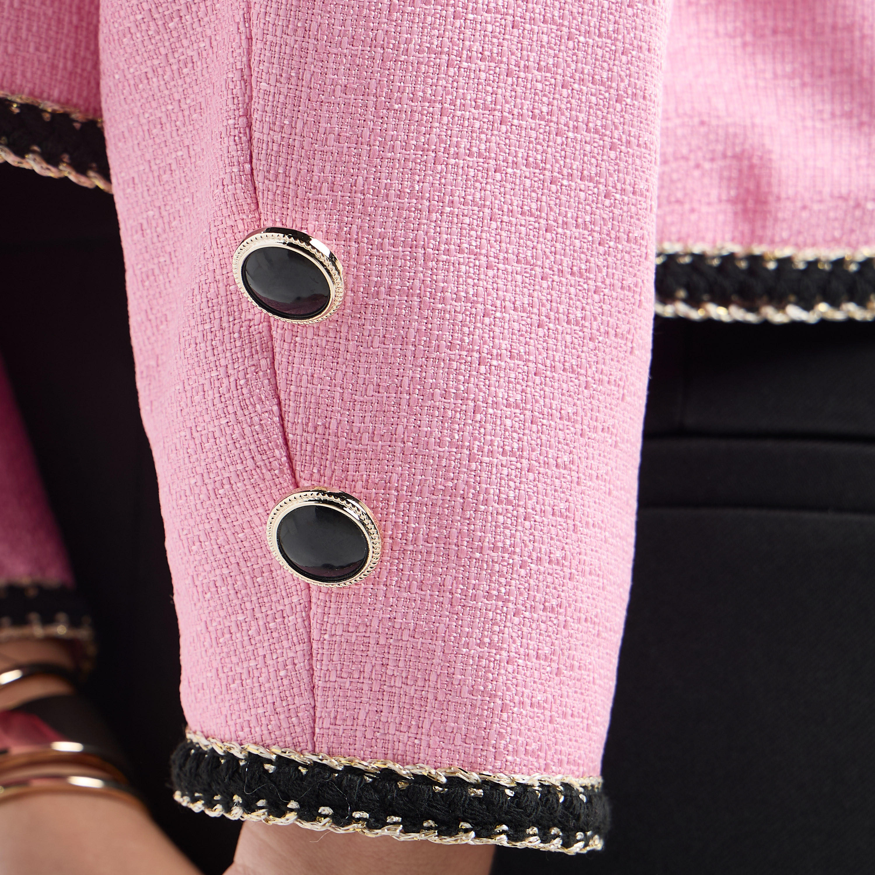 بليزر بارز الملمس بتفاصيل دانتيل وأكمام طويلة وتزيينات أزرار-women-clothing-coatsandjackets-blazers-image-5