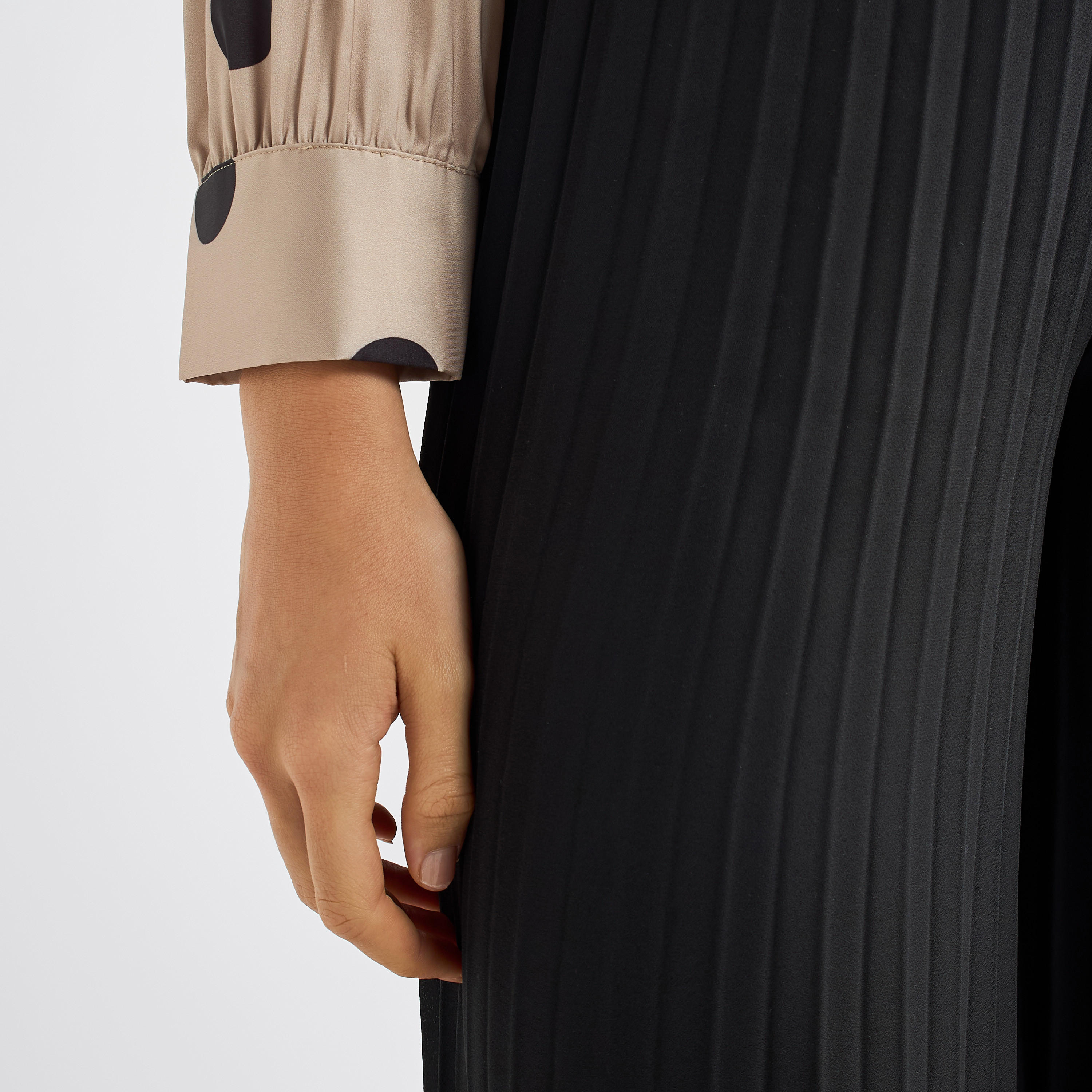 بنطلون واسع الساقين بكسرات-women-clothing-bottoms-trousers-image-4