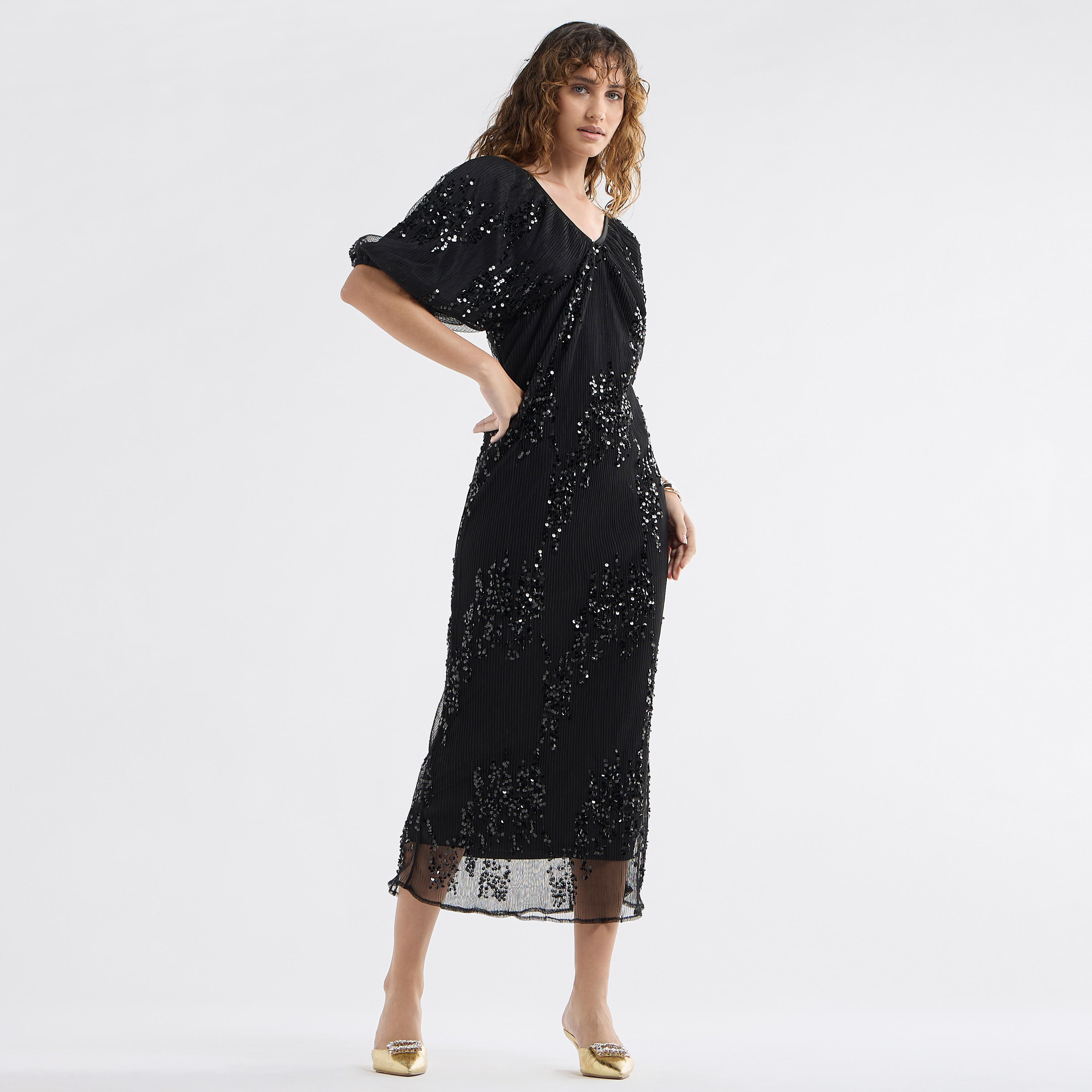فستان ميدي مطرّز بالترتر بأكمام قصيرة منفوخة وياقة V-women-clothing-dresses-image-1