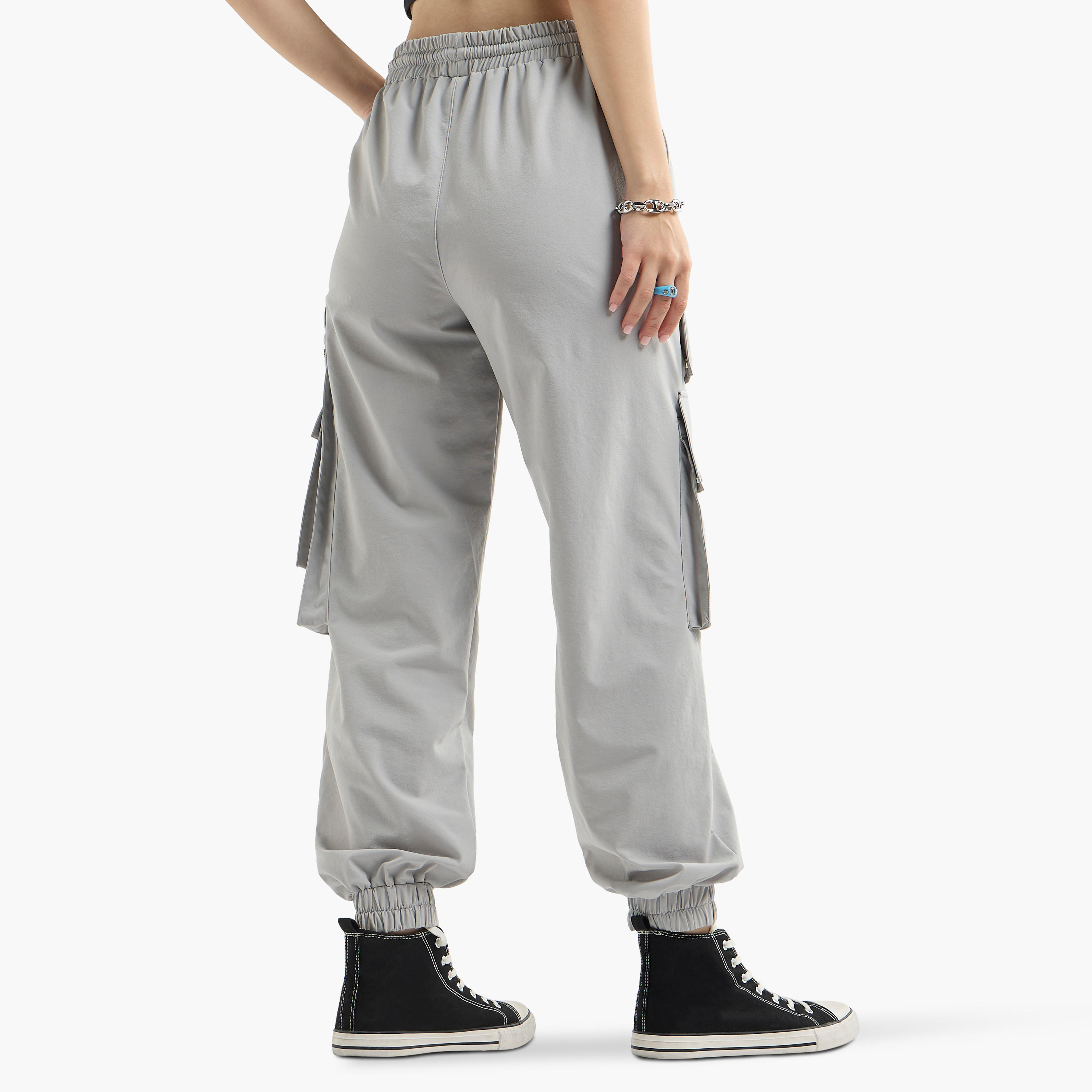 بنطلون رياضي بقصة عادية وإغلاق رباط وجيوب-women-clothing-bottoms-joggers-image-3