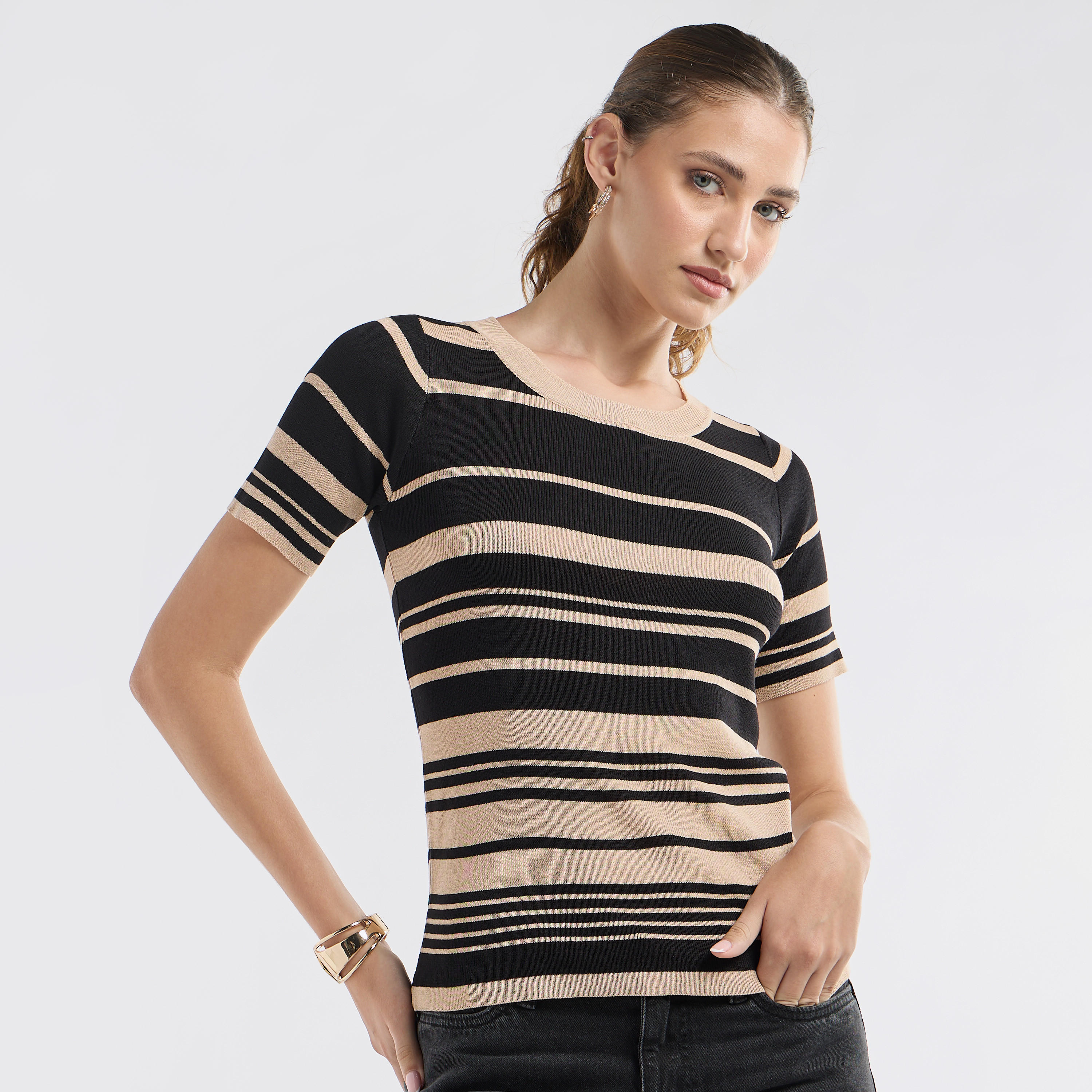 تيشيرت مقلّم بياقة مستديرة وأكمام قصيرة-women-clothing-tshirts-image-1