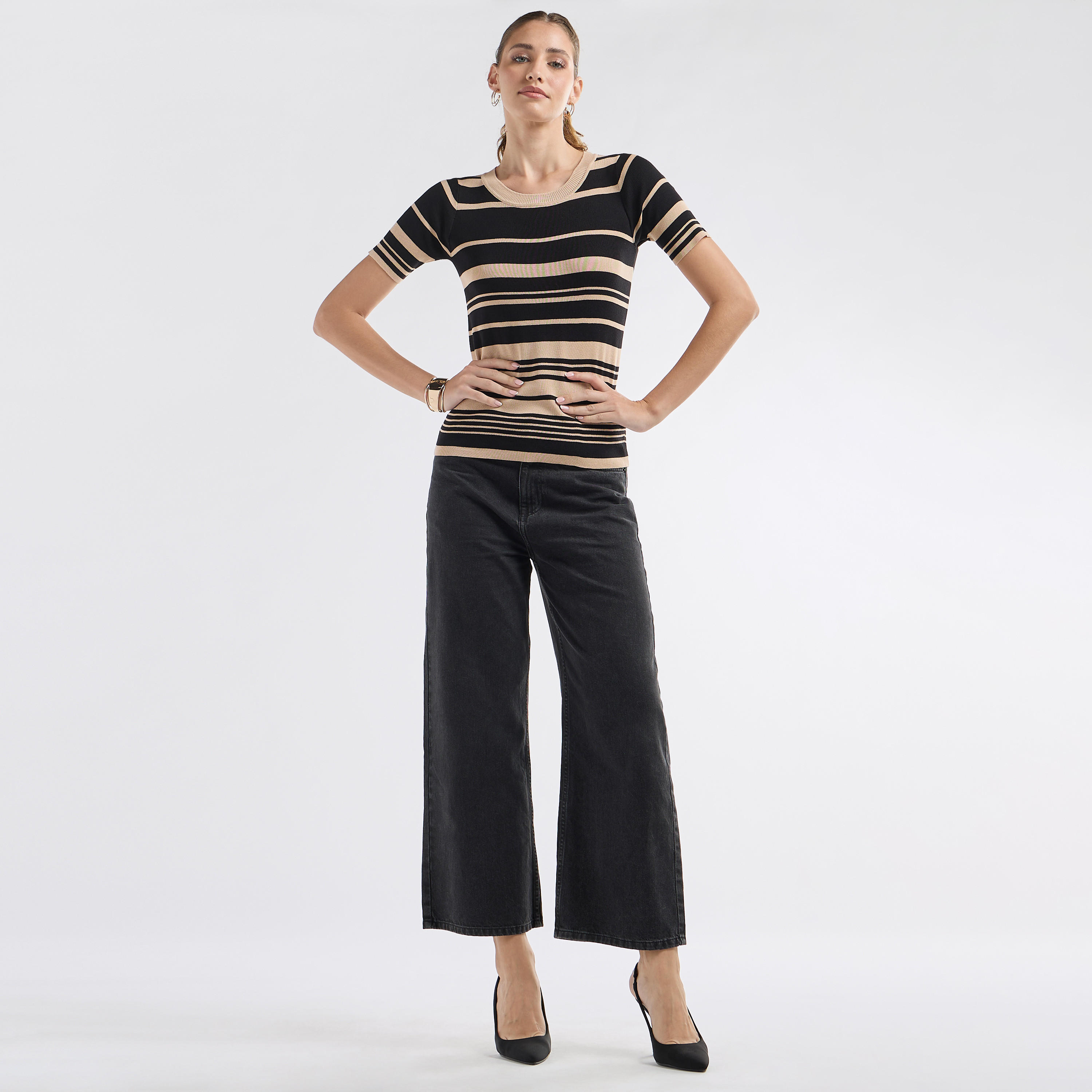 تيشيرت مقلّم بياقة مستديرة وأكمام قصيرة-women-clothing-tshirts-image-2