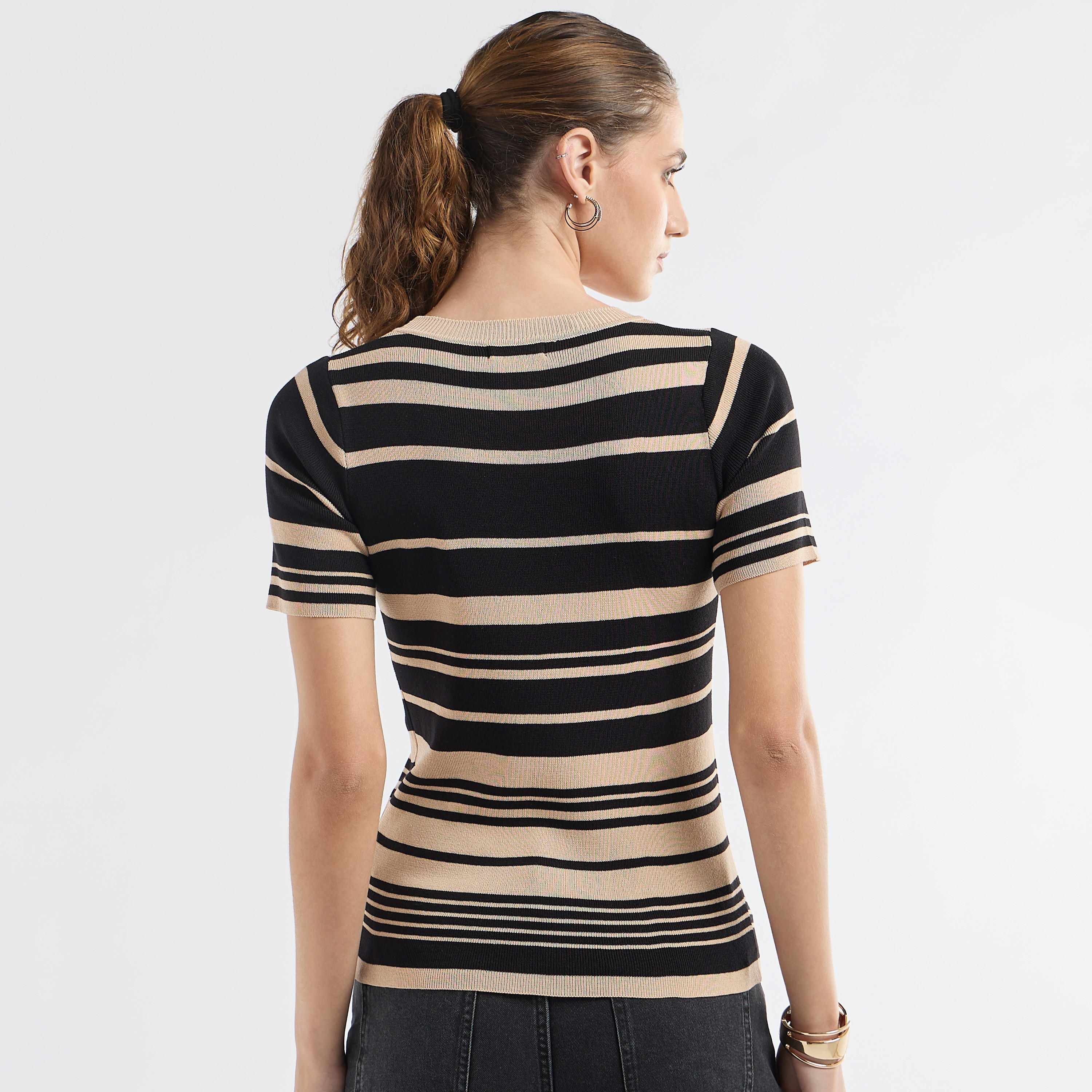 تيشيرت مقلّم بياقة مستديرة وأكمام قصيرة-women-clothing-tshirts-image-3