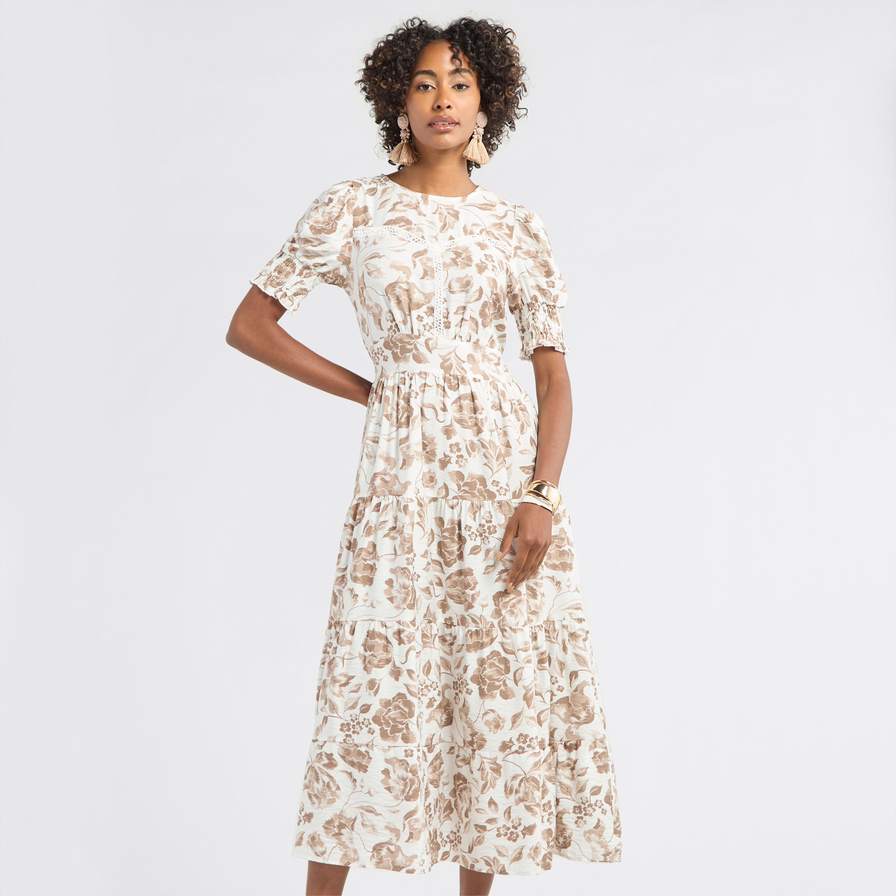 فستان ميدي بطبعات أزهار ودرزات وتفاصيل دانتيل-women-clothing-dresses-image-1