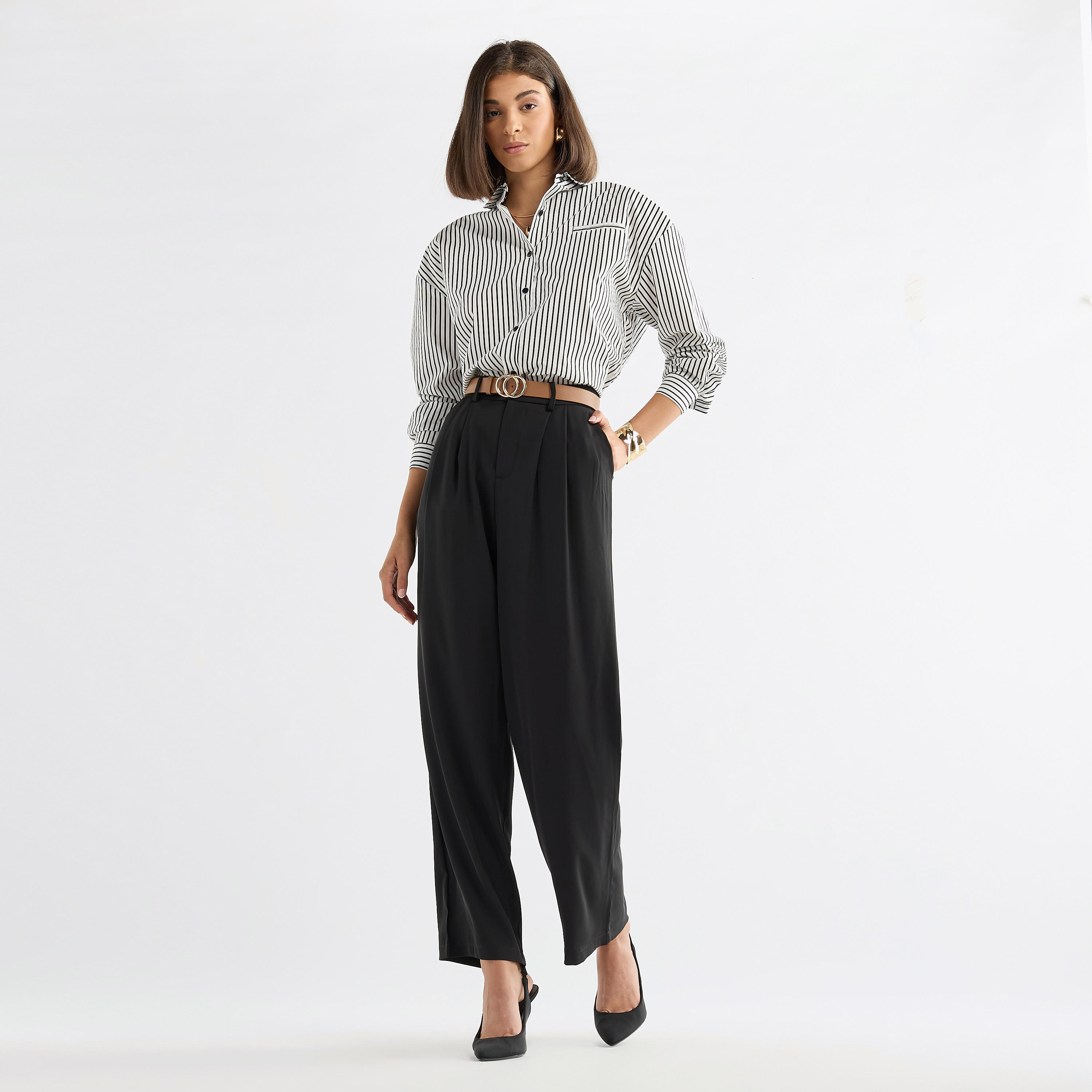 بنطلون سادة بقصة عادية وثنايا وجيوب-women-clothing-bottoms-trousers-image-3