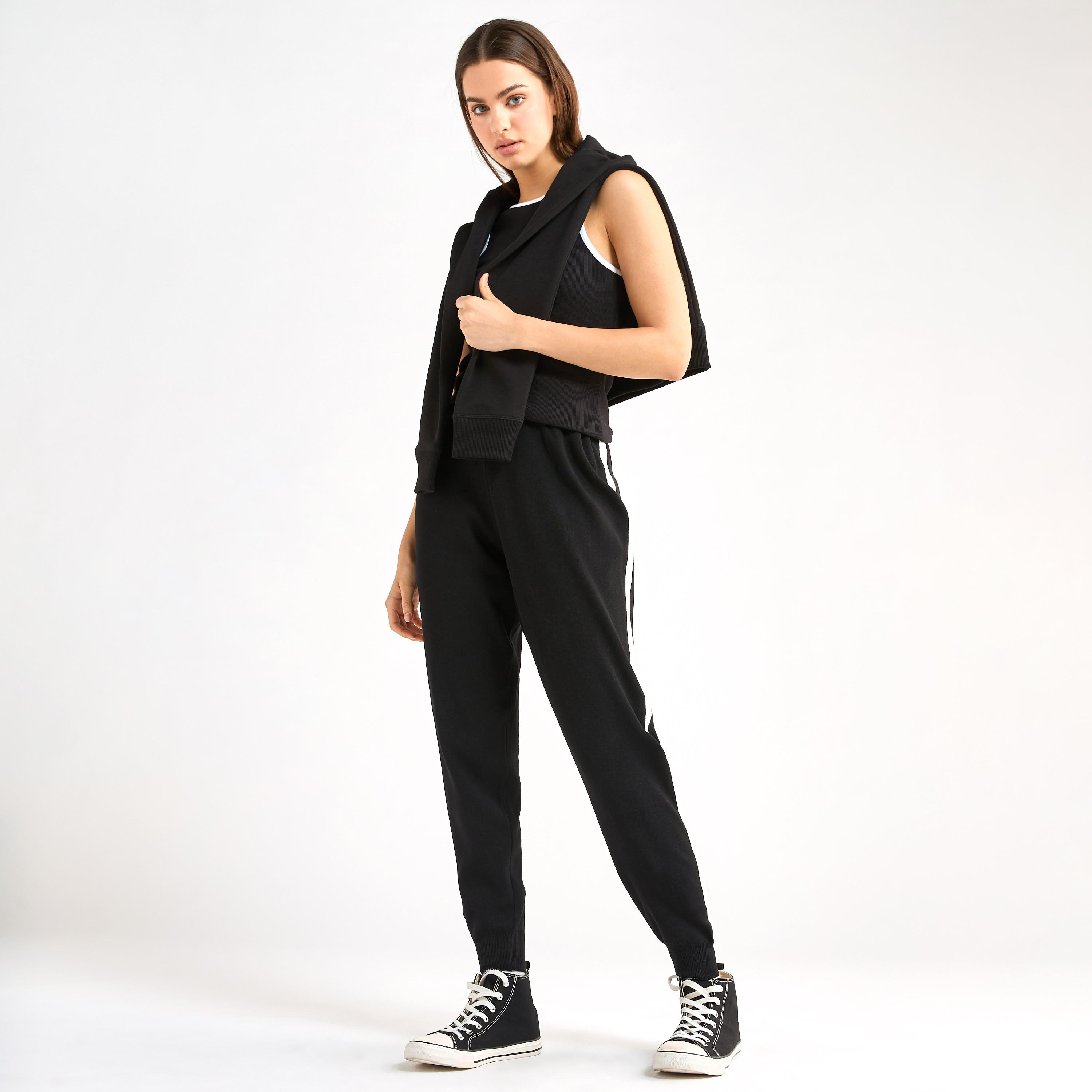 بنطلون رياضي بتفاصيل شريطية مع حزام خصر مطاطي-women-clothing-bottoms-joggers-image-2