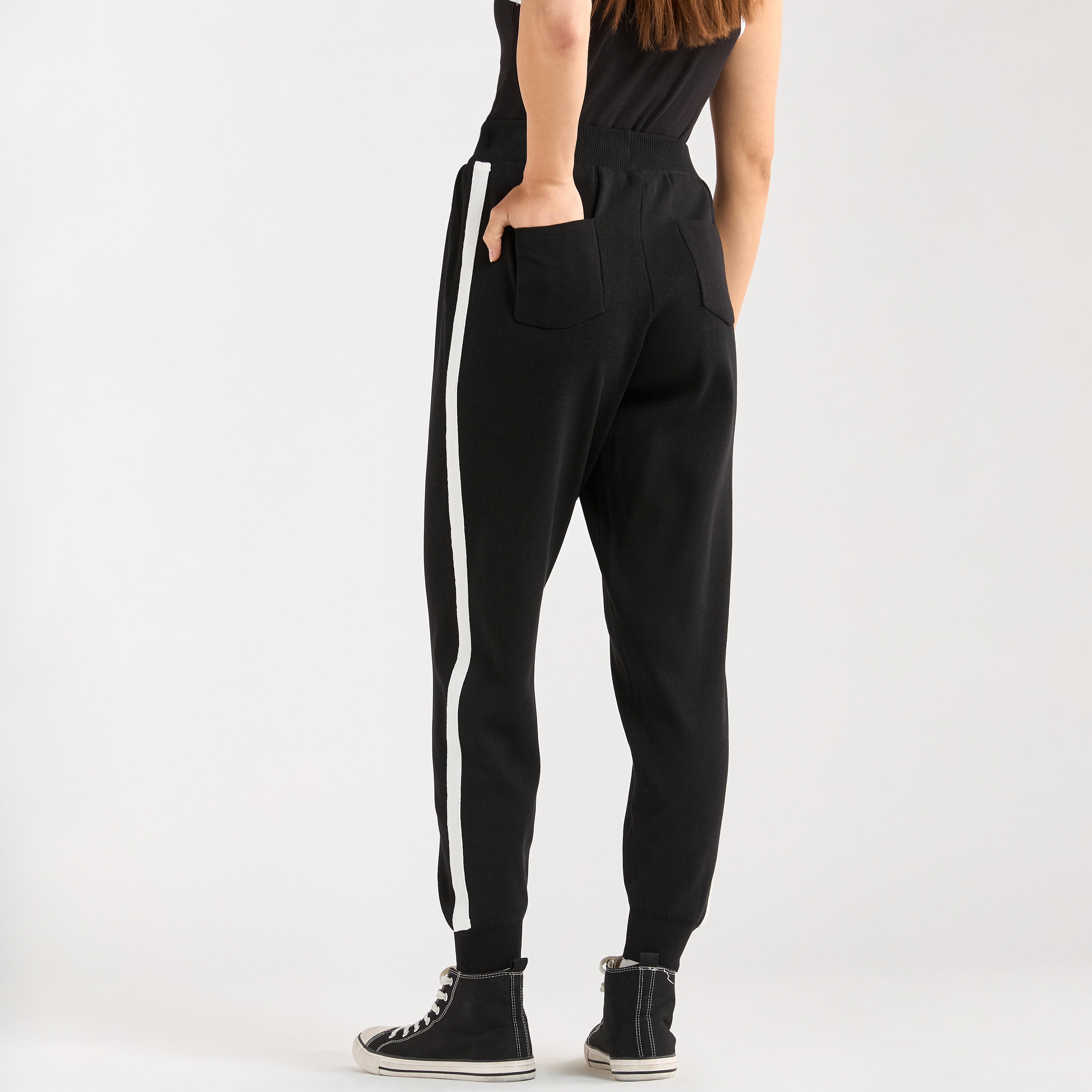 بنطلون رياضي بتفاصيل شريطية مع حزام خصر مطاطي-women-clothing-bottoms-joggers-image-3