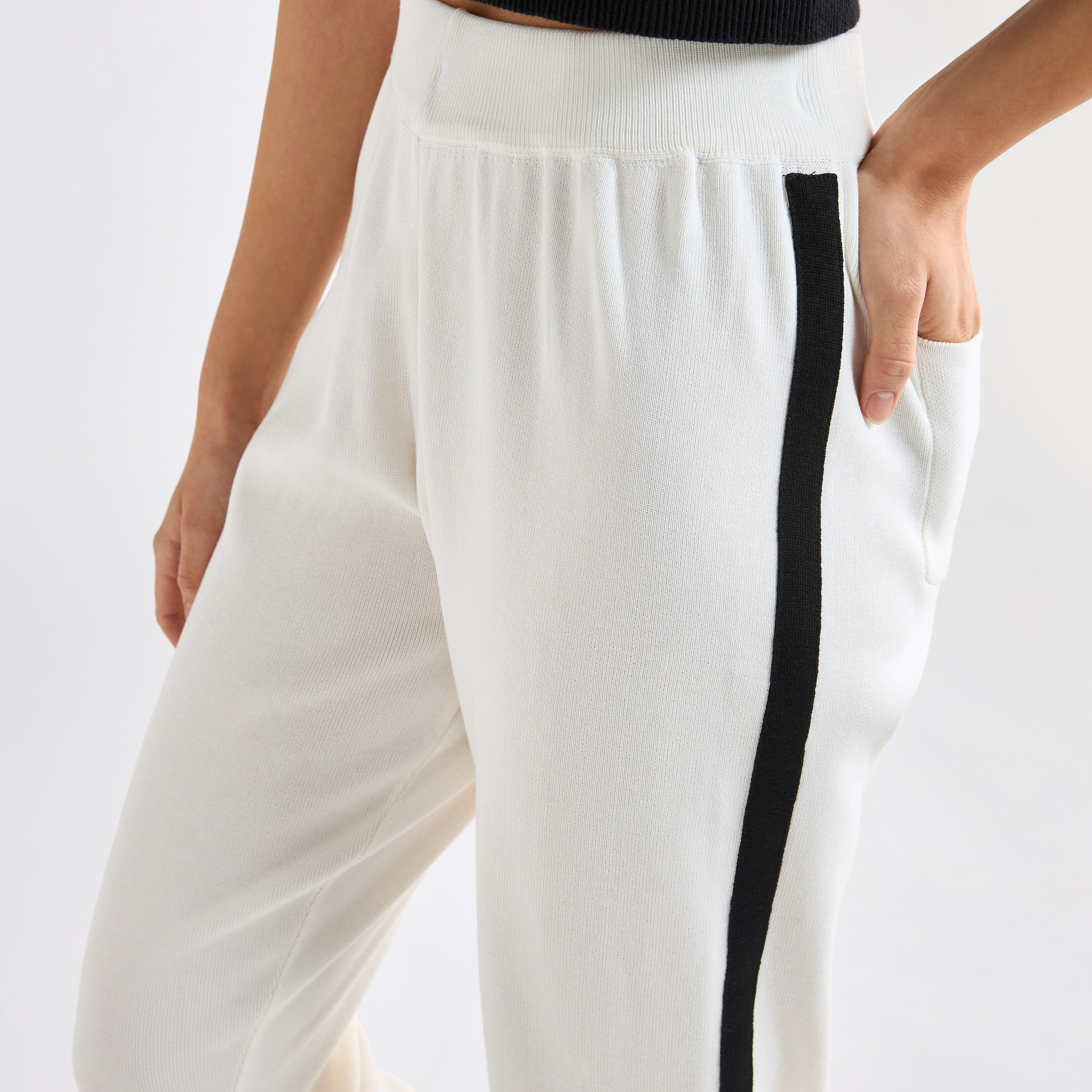 بنطلون رياضي بتصميم ألواح وجيوب وخصر مطاطي مضلّع-women-clothing-bottoms-joggers-image-8