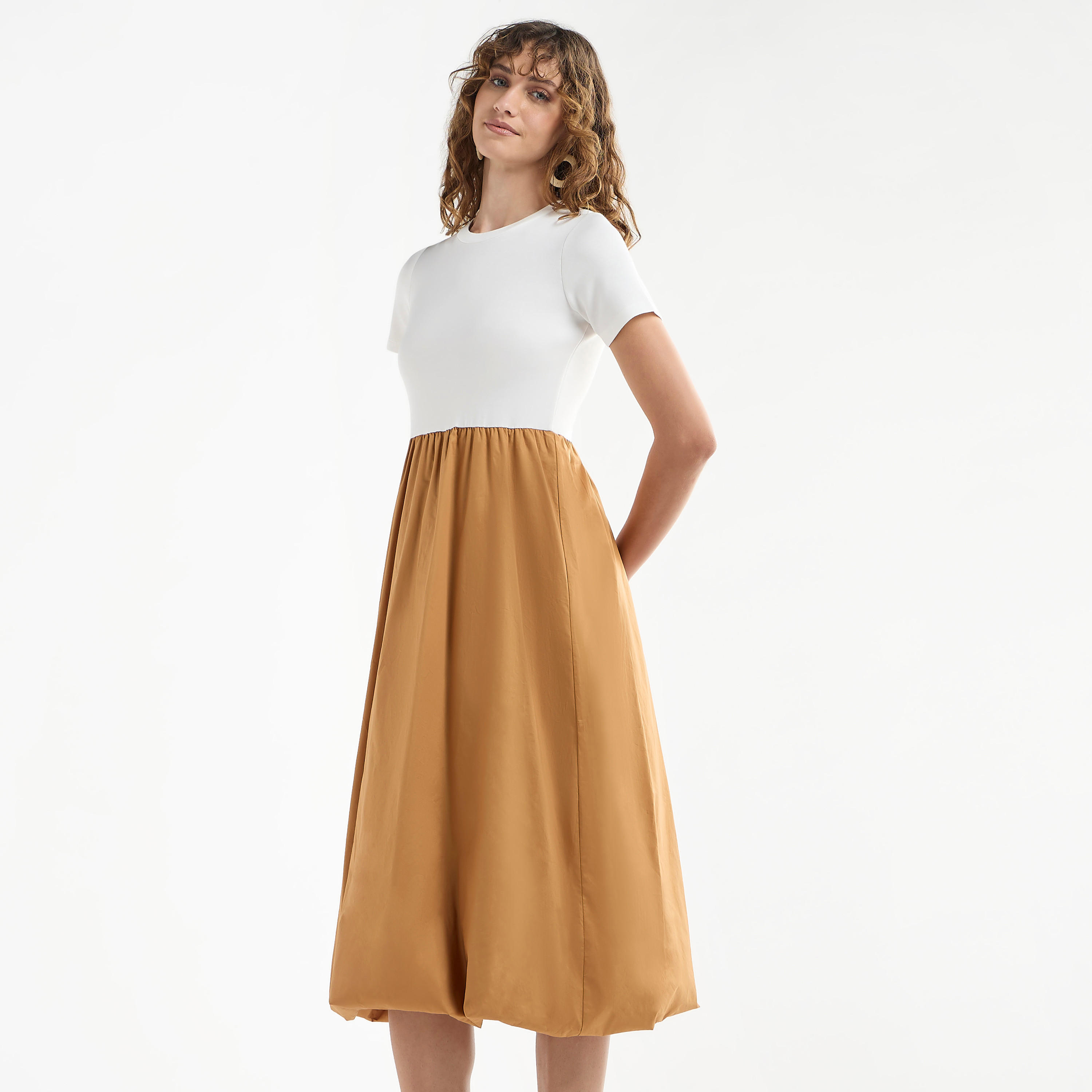 فستان قطن إيه لاين بتصميم قوالب ملونة وأكمام قصيرة وياقة مستديرة-women-clothing-dresses-image-13