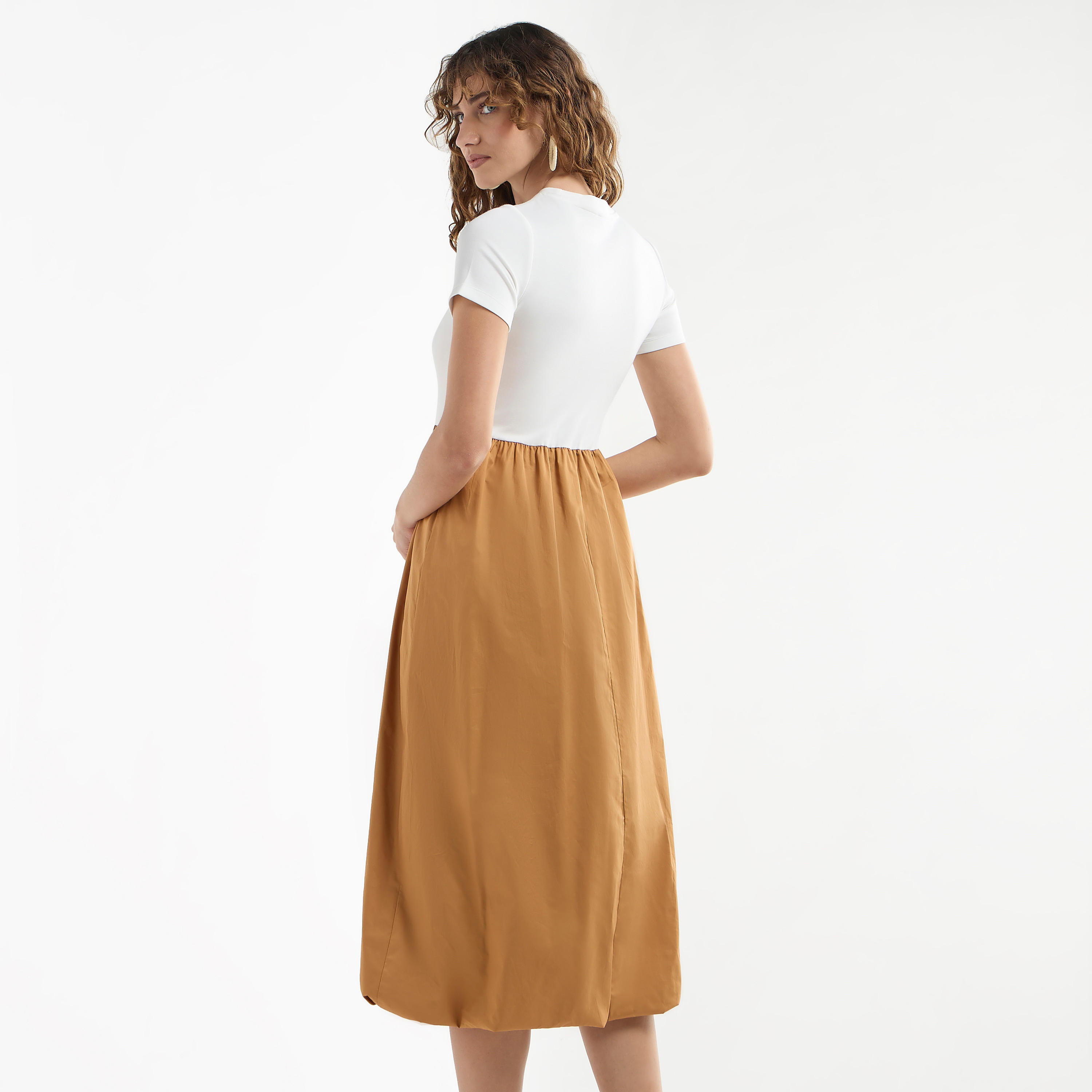 فستان قطن إيه لاين بتصميم قوالب ملونة وأكمام قصيرة وياقة مستديرة-women-clothing-dresses-image-15