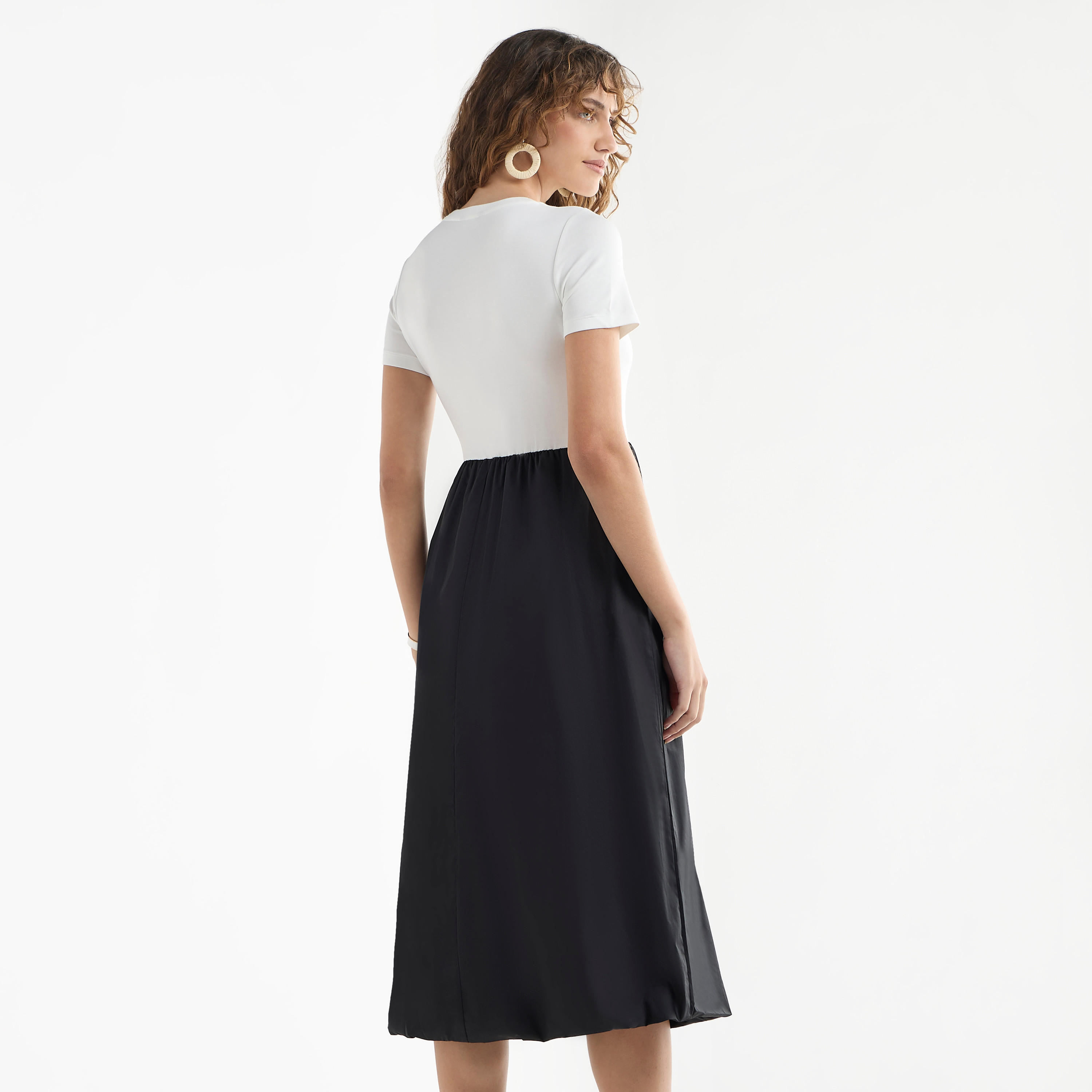فستان قطن إيه لاين بتصميم قوالب ملونة وأكمام قصيرة وياقة مستديرة-women-clothing-dresses-image-3