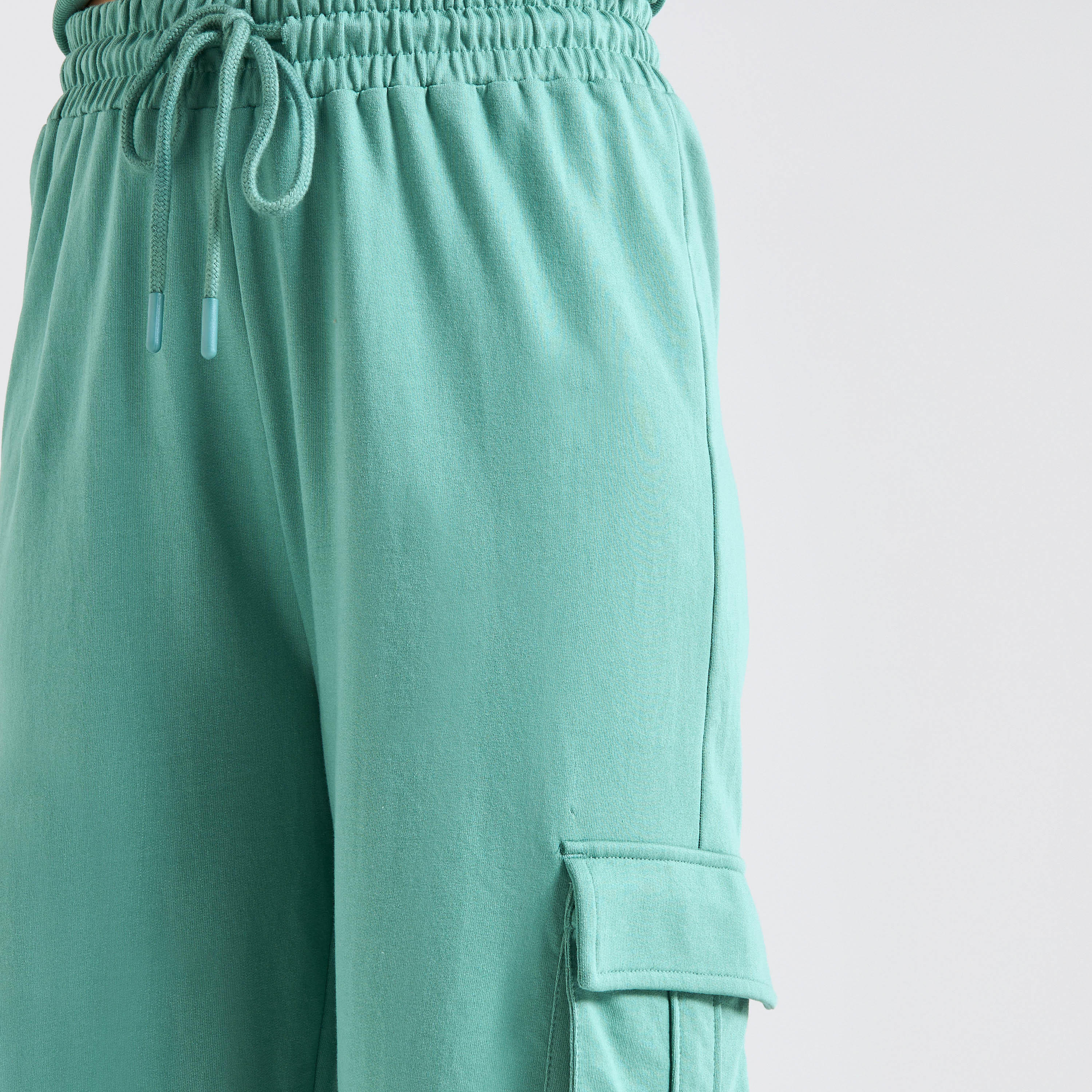 طقم بنطلون كارجو رياضي وتيشيرت بولو بارز الملمس-women-clothing-coordsets-image-1