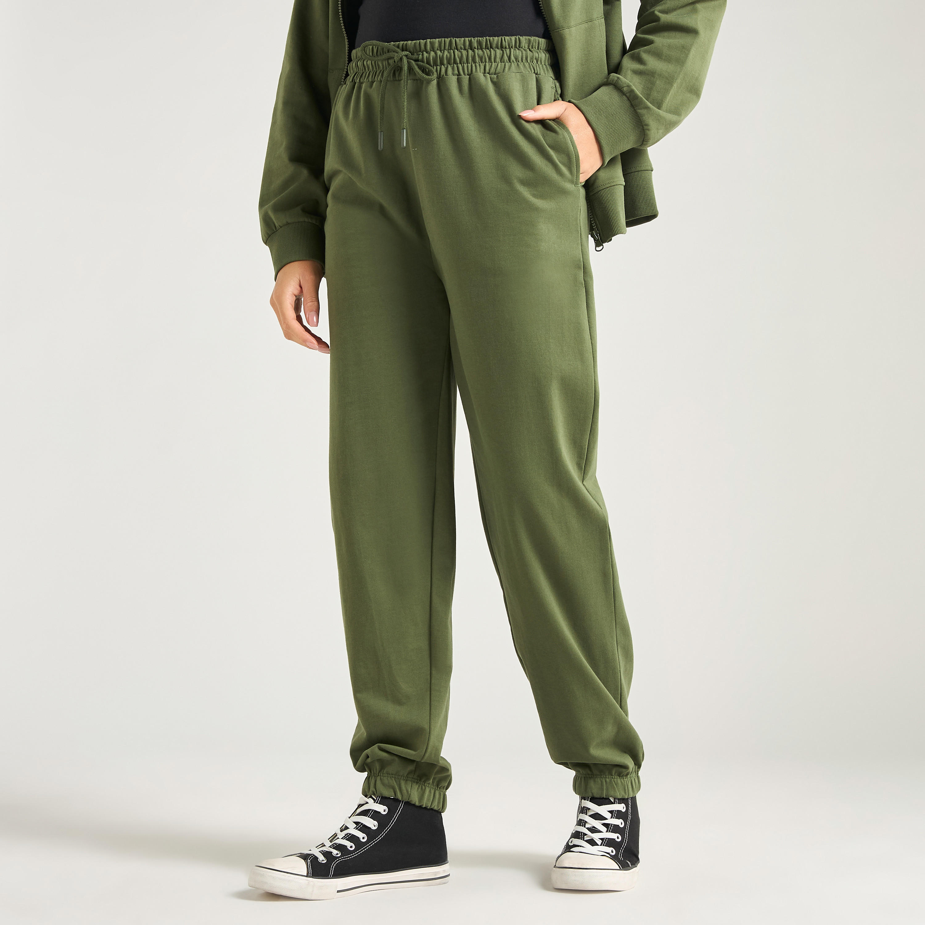طقم بنطلون رياضي وهودي بتفاصيل سحاب وجيب كنغر-women-clothing-coordsets-image-4
