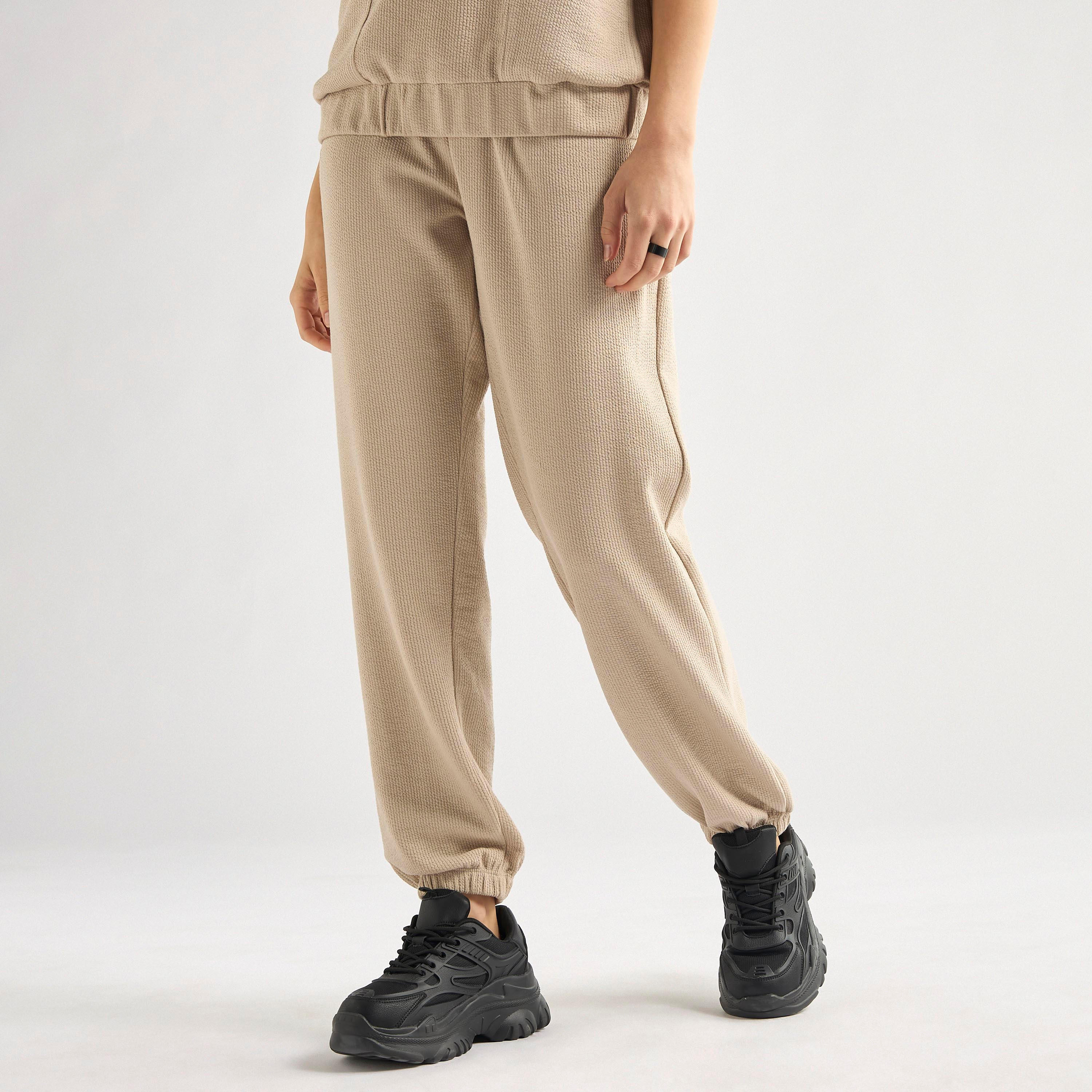 طقم بنطلون رياضي وتيشيرت بارز الملمس بتفاصيل جيب-women-clothing-coordsets-image-4