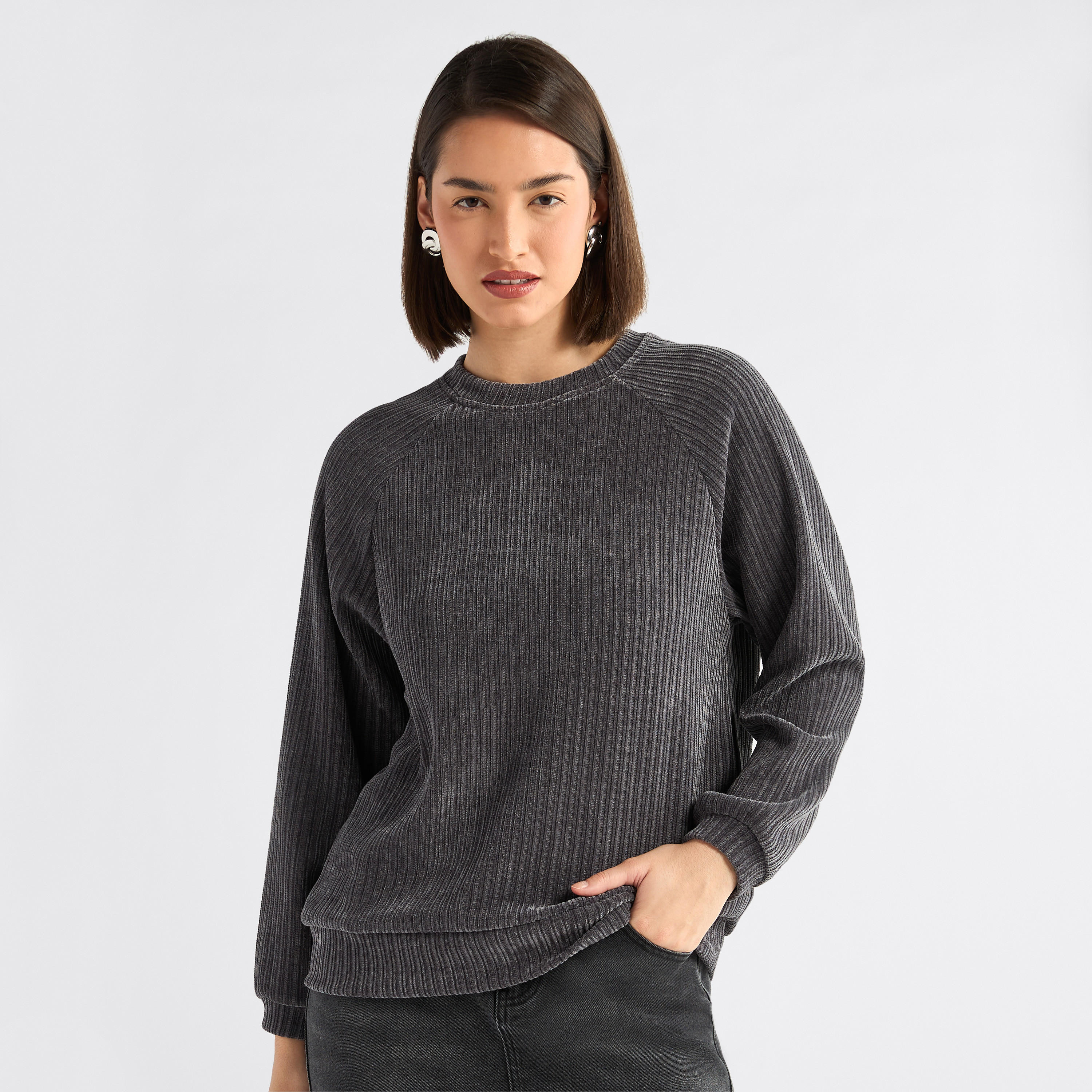سويت شيرت بارز الملمس بأكمام راجلان وياقة ضيقة-women-winterwear-hoodiesandsweatshirts-sweatshirts-image-1