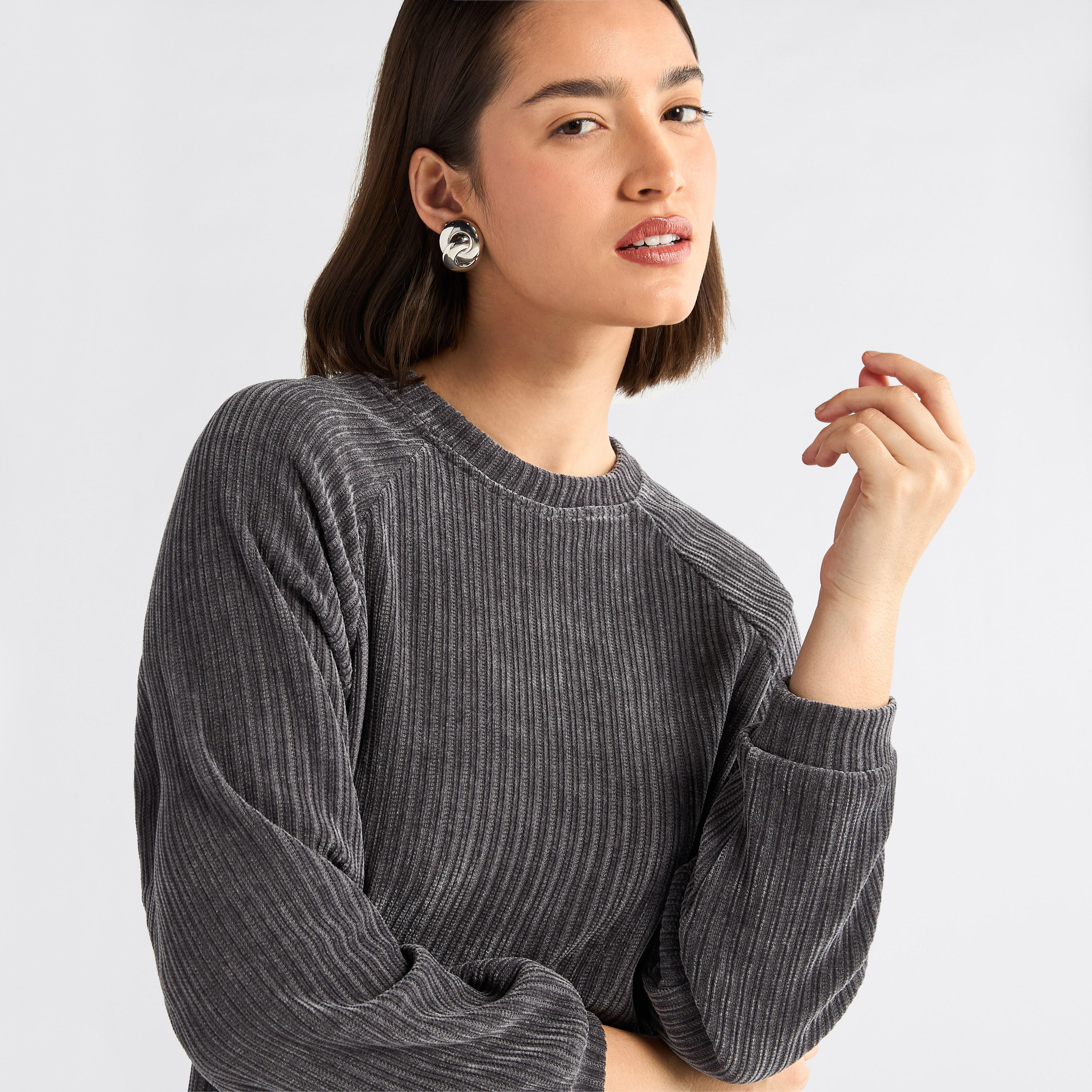 سويت شيرت بارز الملمس بأكمام راجلان وياقة ضيقة-women-winterwear-hoodiesandsweatshirts-sweatshirts-image-4