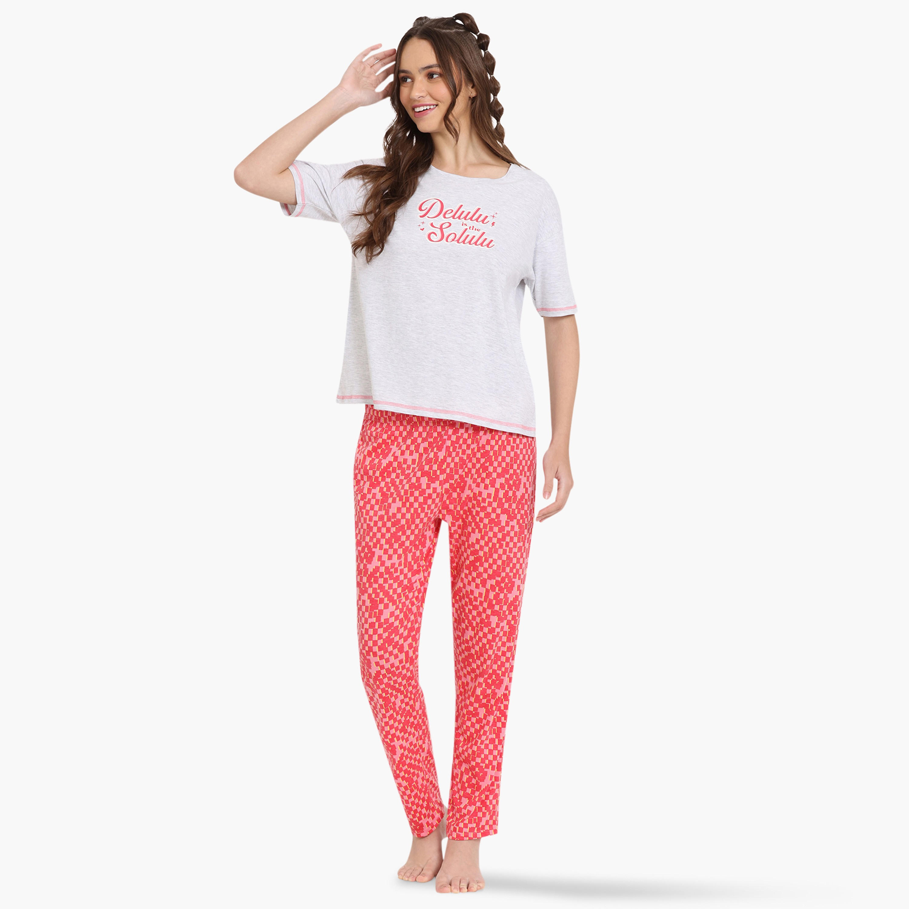 طقم بنطلون بيجاما وتيشيرت بياقة مستديرة وطبعات من زيفامي-women-clothing-nightwear-pyjamas-longsets-image-1