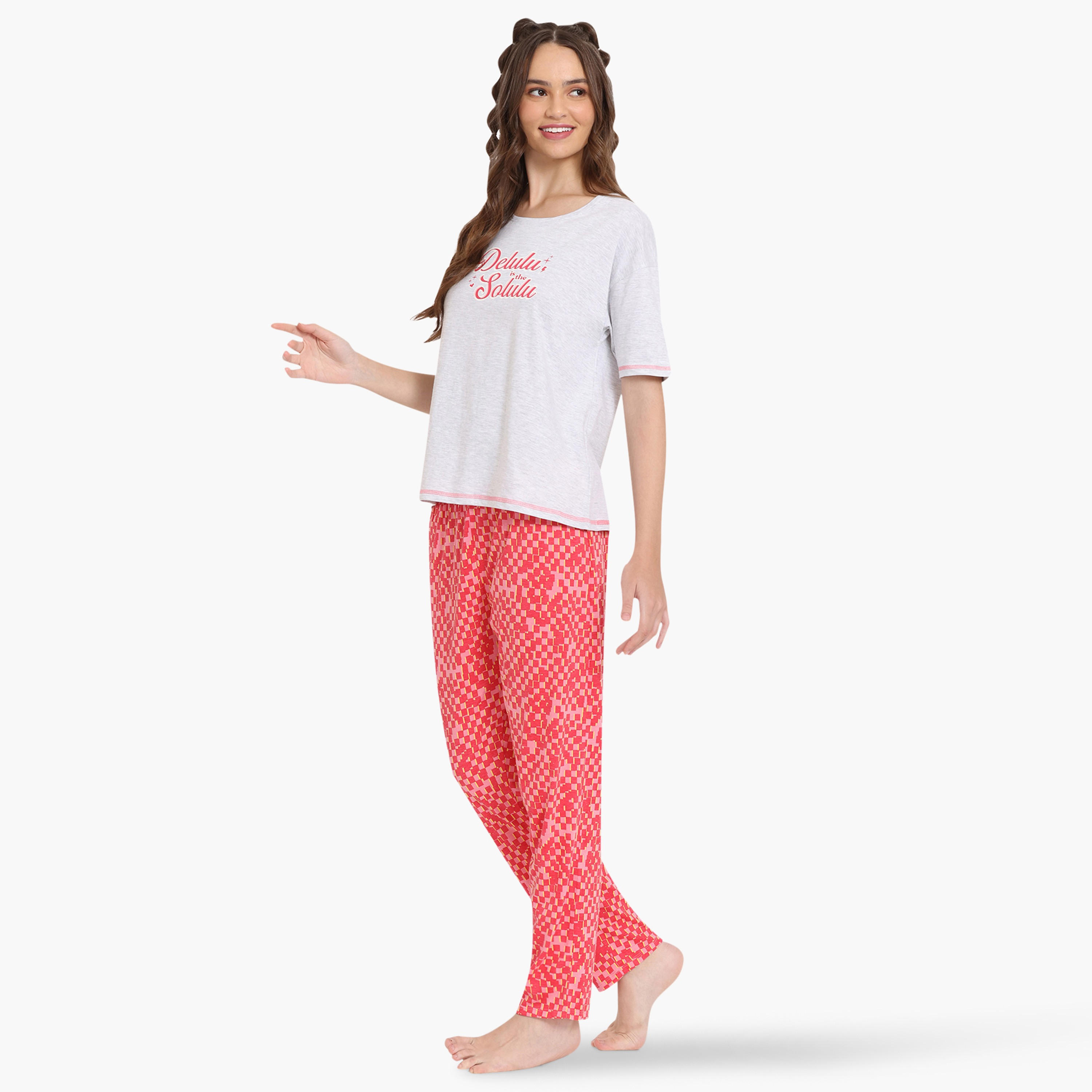 طقم بنطلون بيجاما وتيشيرت بياقة مستديرة وطبعات من زيفامي-women-clothing-nightwear-pyjamas-longsets-image-2